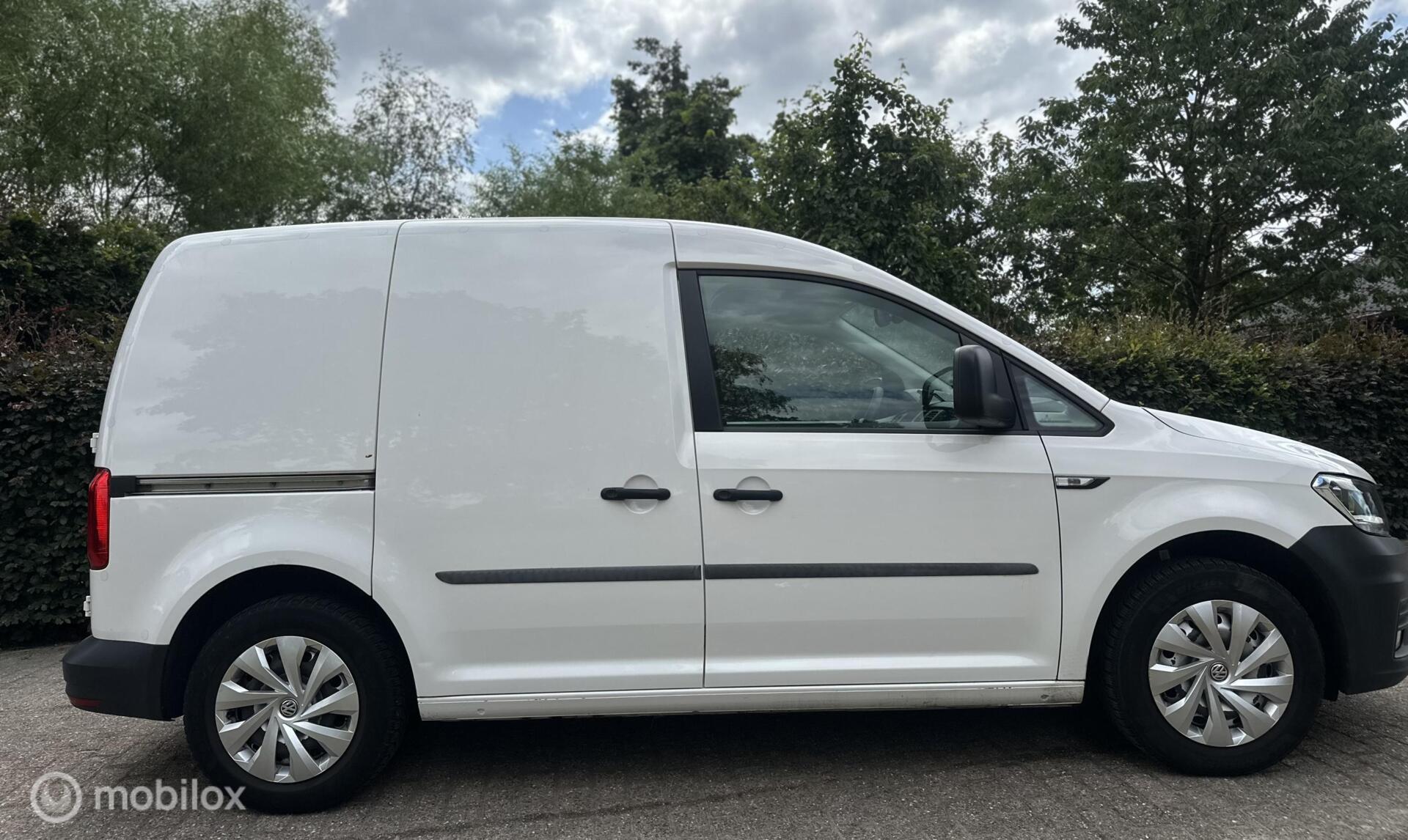 Foto van Volkswagen Caddy Modified Partition Wall