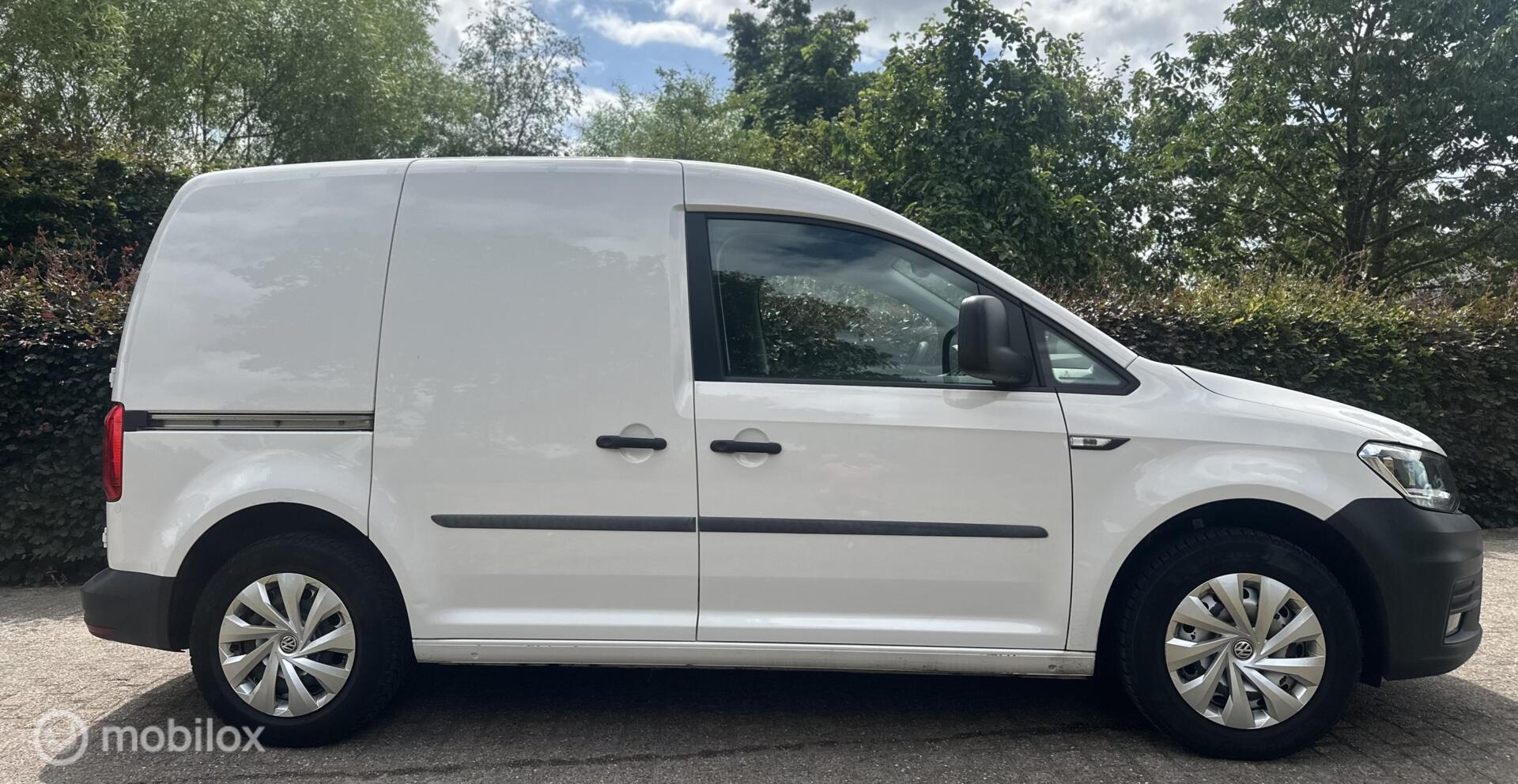 Foto van Volkswagen Caddy Modified Partition Wall