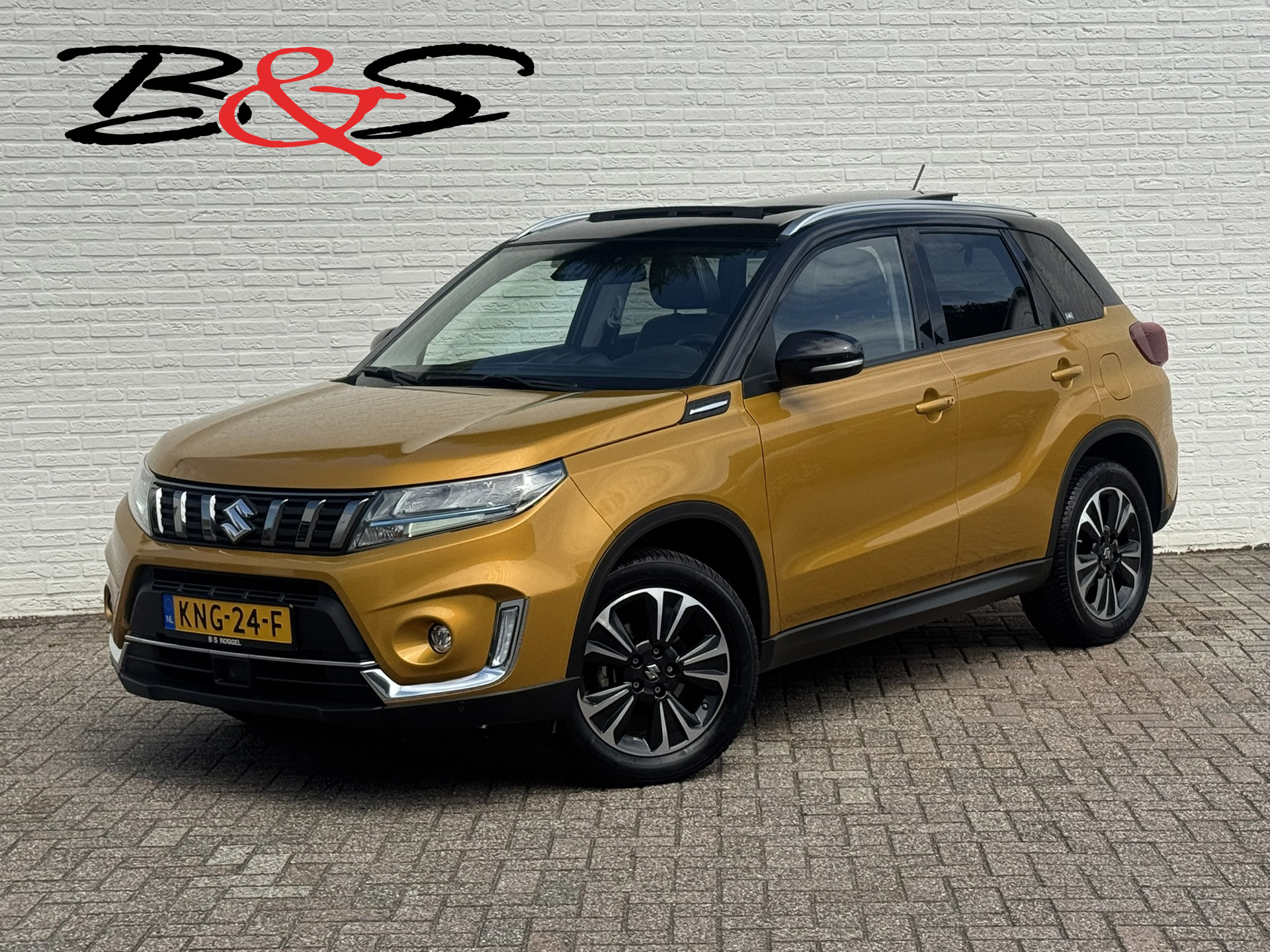 Suzuki Vitara 1.5 Hybrid Style Trekhaak Panorama dak Camera Adaptieve cruise Keyless Clima 2023 - voorkant