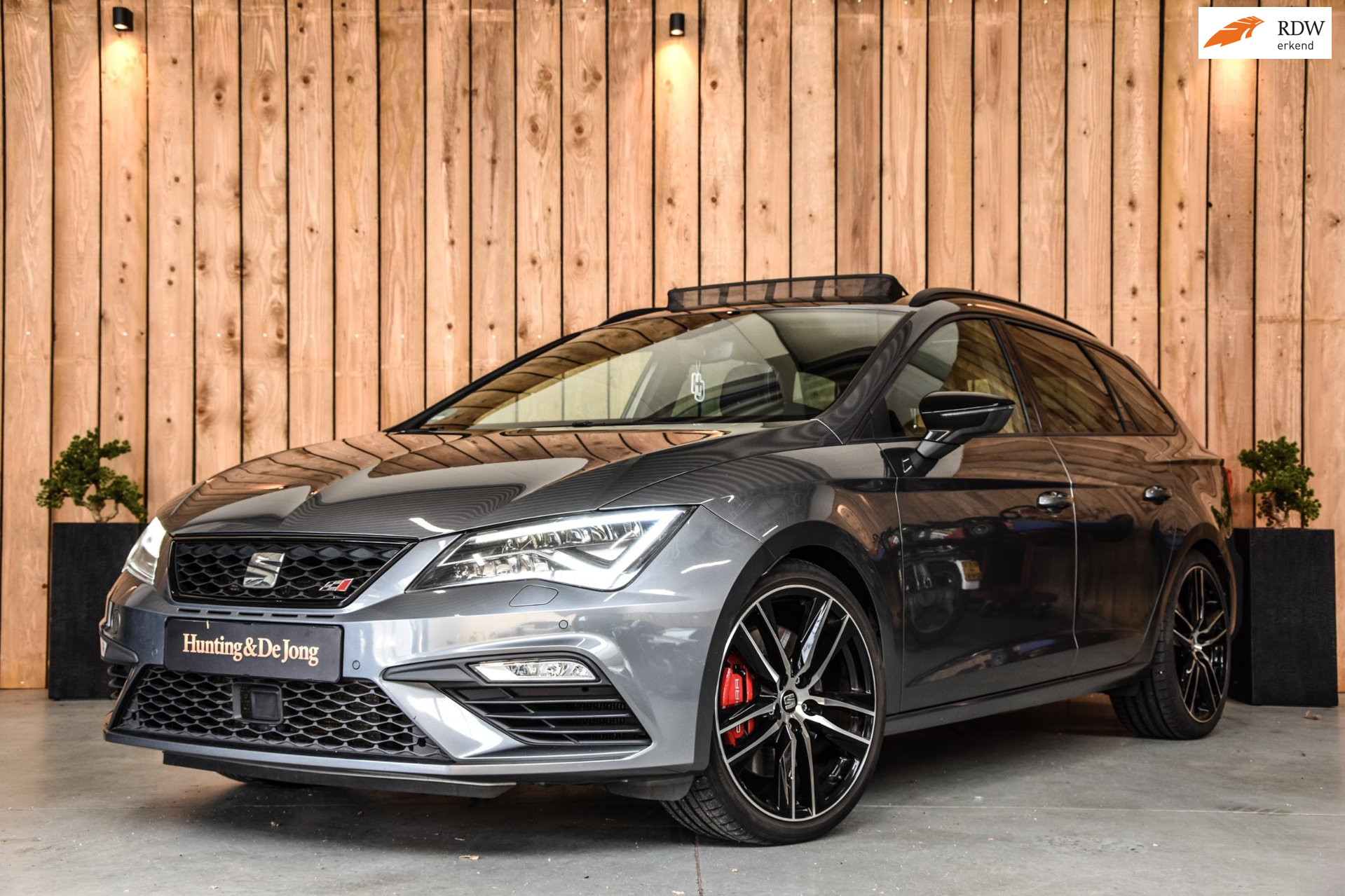 Seat Leon ST 2.0 TSI CUPRA 300 4DRIVE *Pano*Camera*Keyless*ACC* 2017 - voorkant