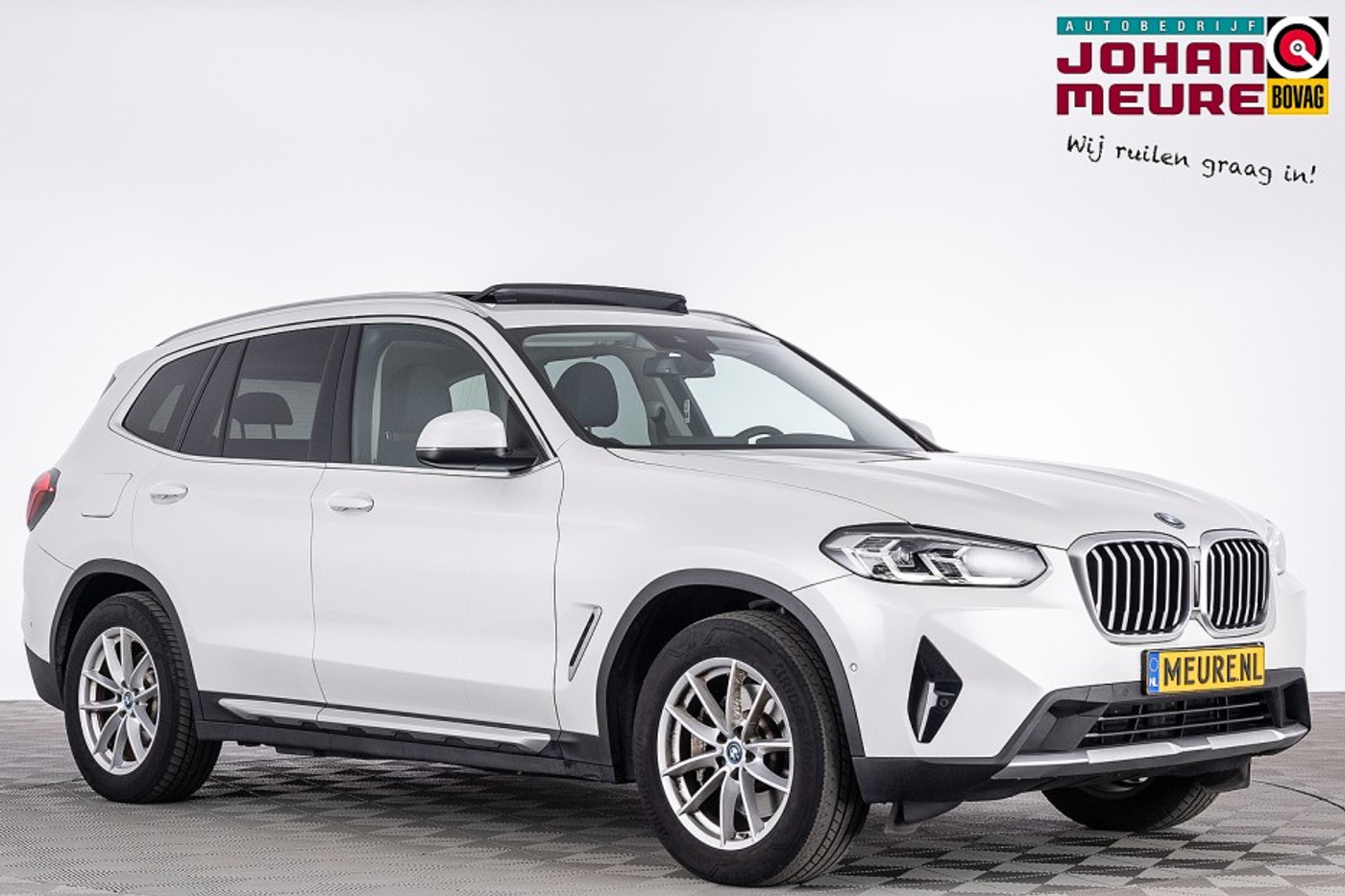 BMW X3 xDrive30e High Executive | PANORAMADAK | LEDER | EL. STOELEN 2023 - voorkant