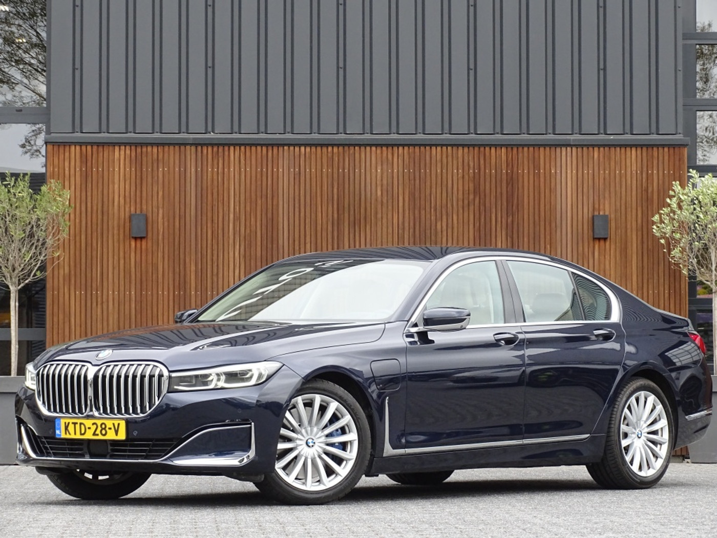 BMW 745e 745e 394PK / M-Individual / ACC / Softclose / 360° 2019 - voorkant