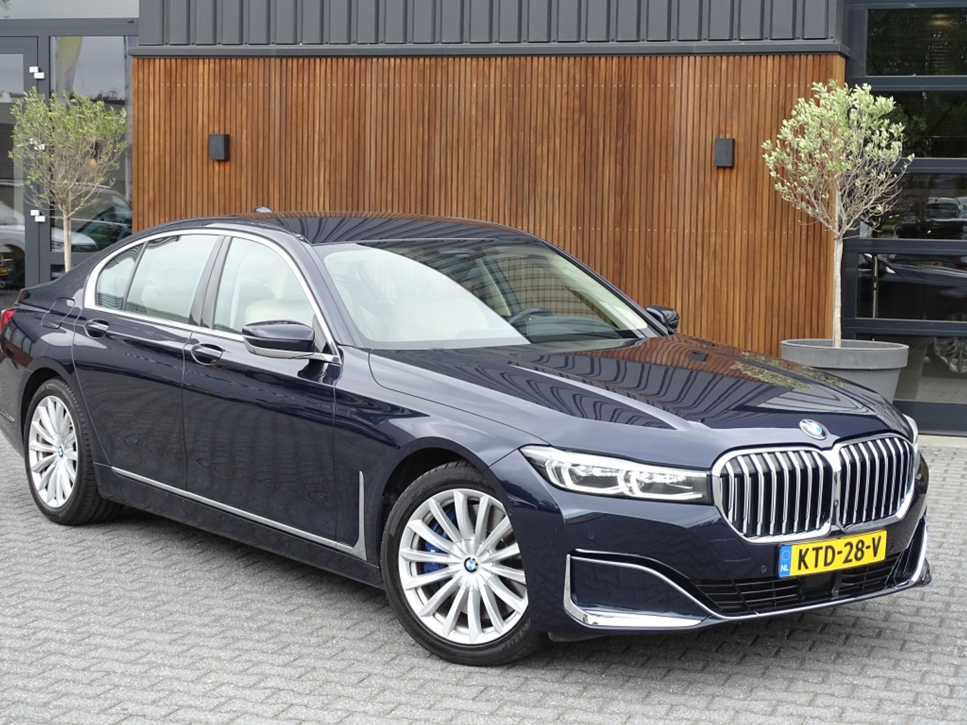 Foto van BMW 745e