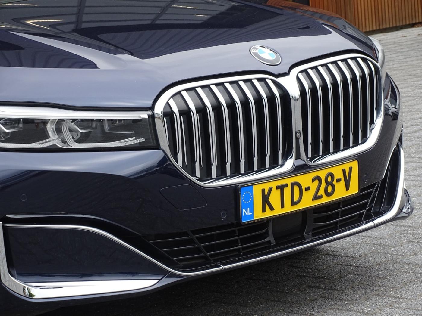 Foto van BMW 745e