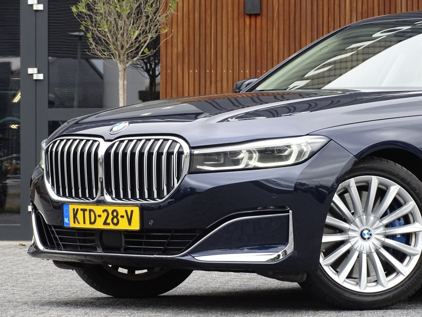 Foto van BMW 745e