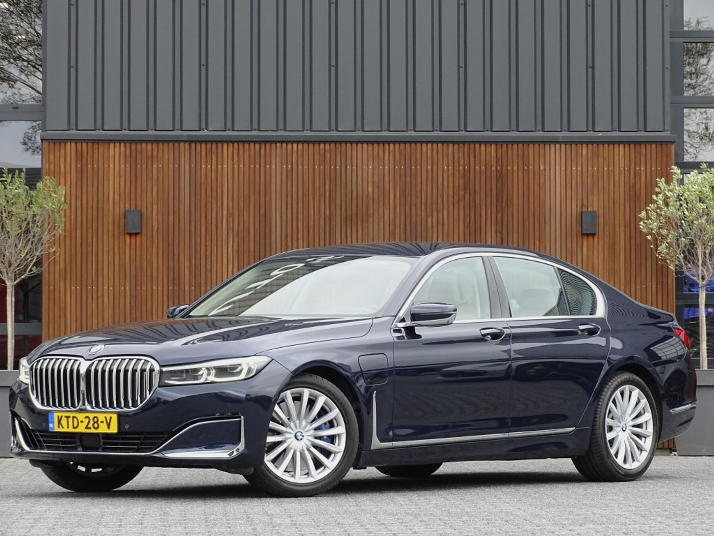 Foto van BMW 745e