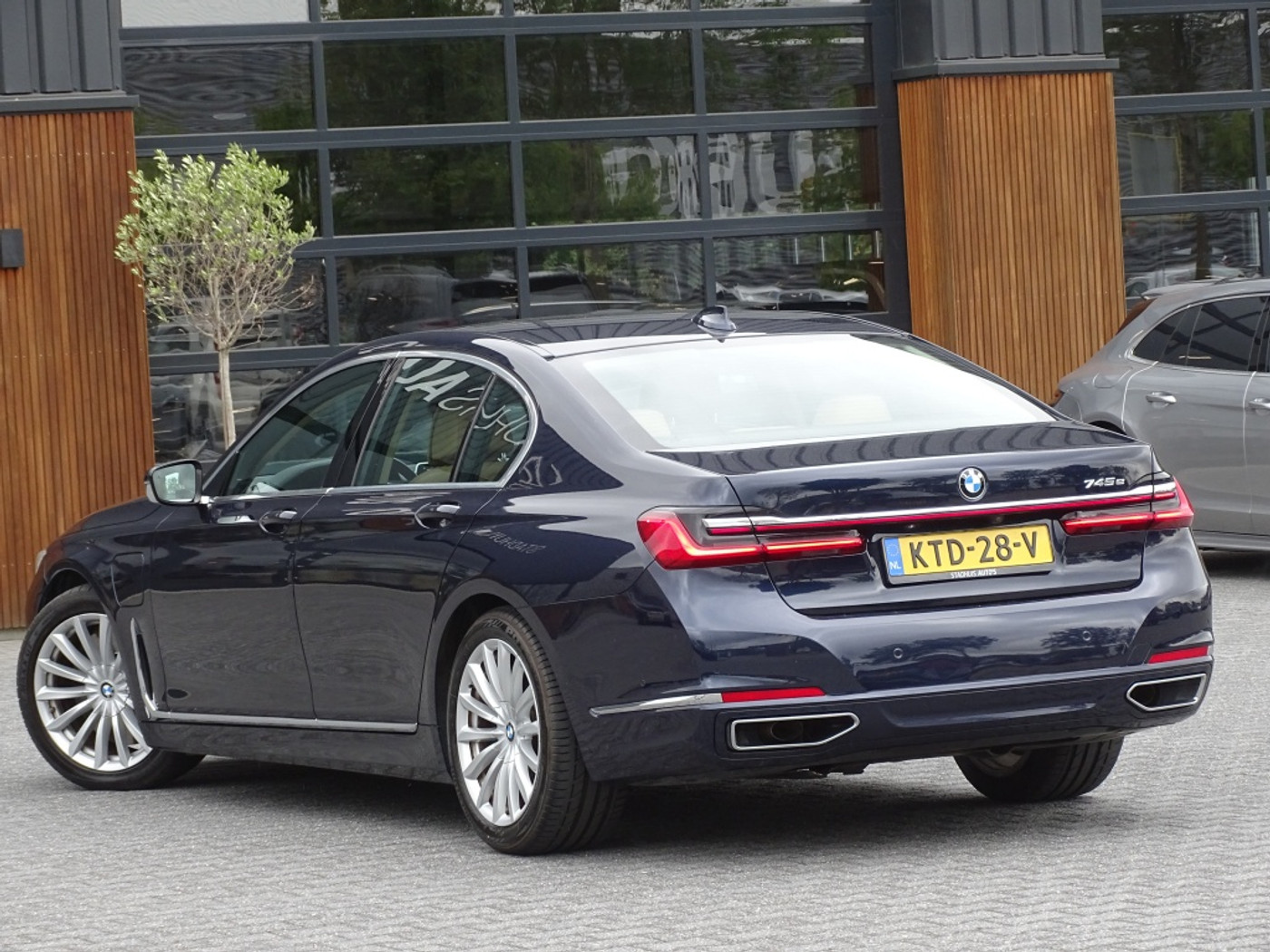 Foto van BMW 745e