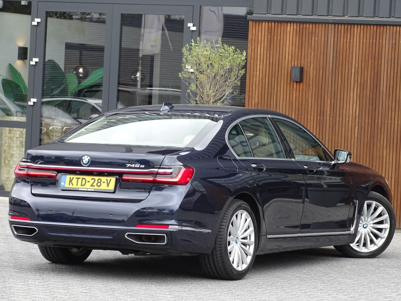 Foto van BMW 745e
