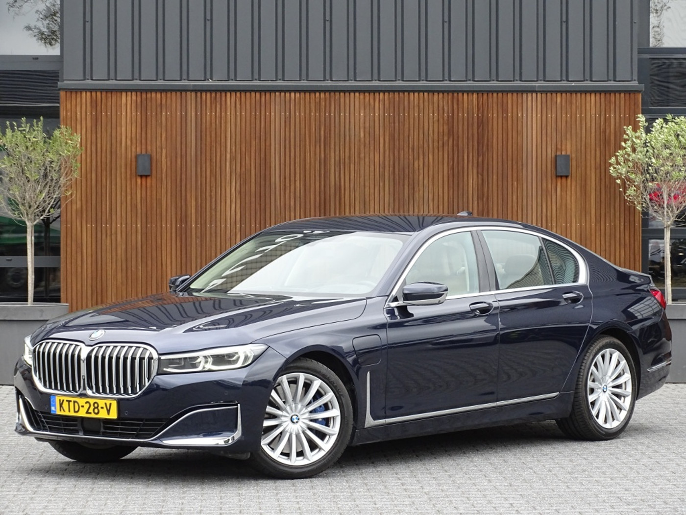 Foto van BMW 745e