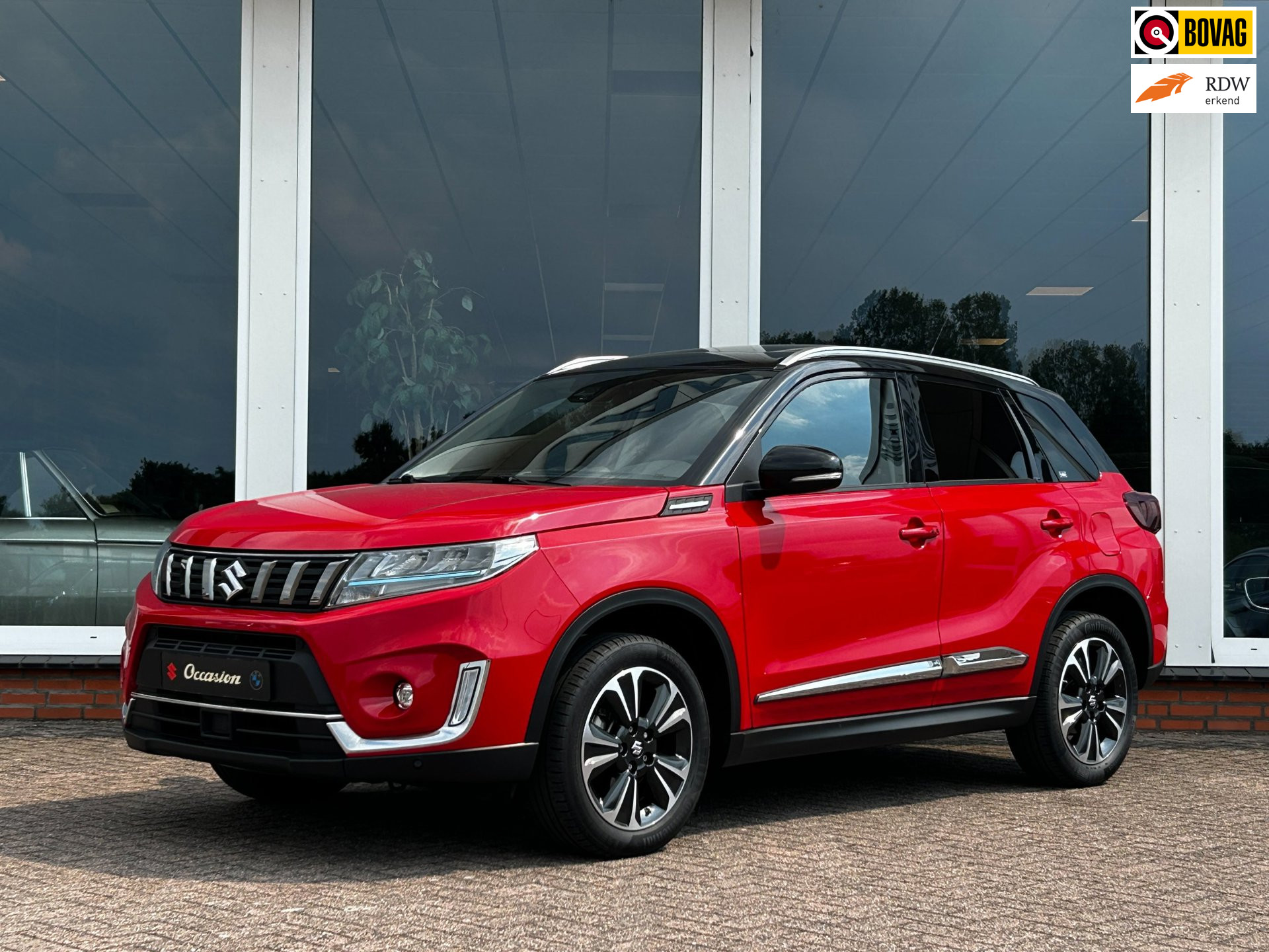 Suzuki Vitara 1.5 Hybrid Style AUT. - Navi - Panoramadak - Camera - PDC 2022 - voorkant