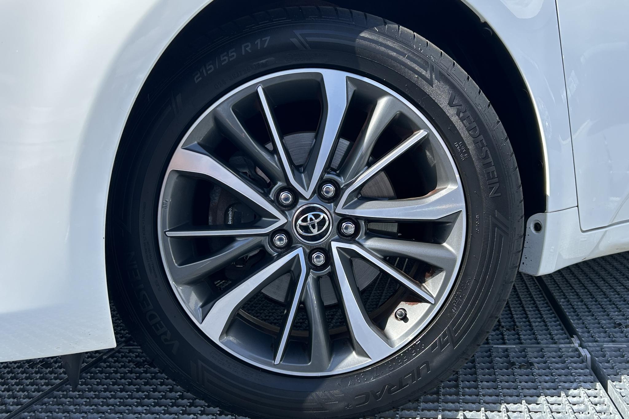 Foto van Toyota Avensis Touring Sports