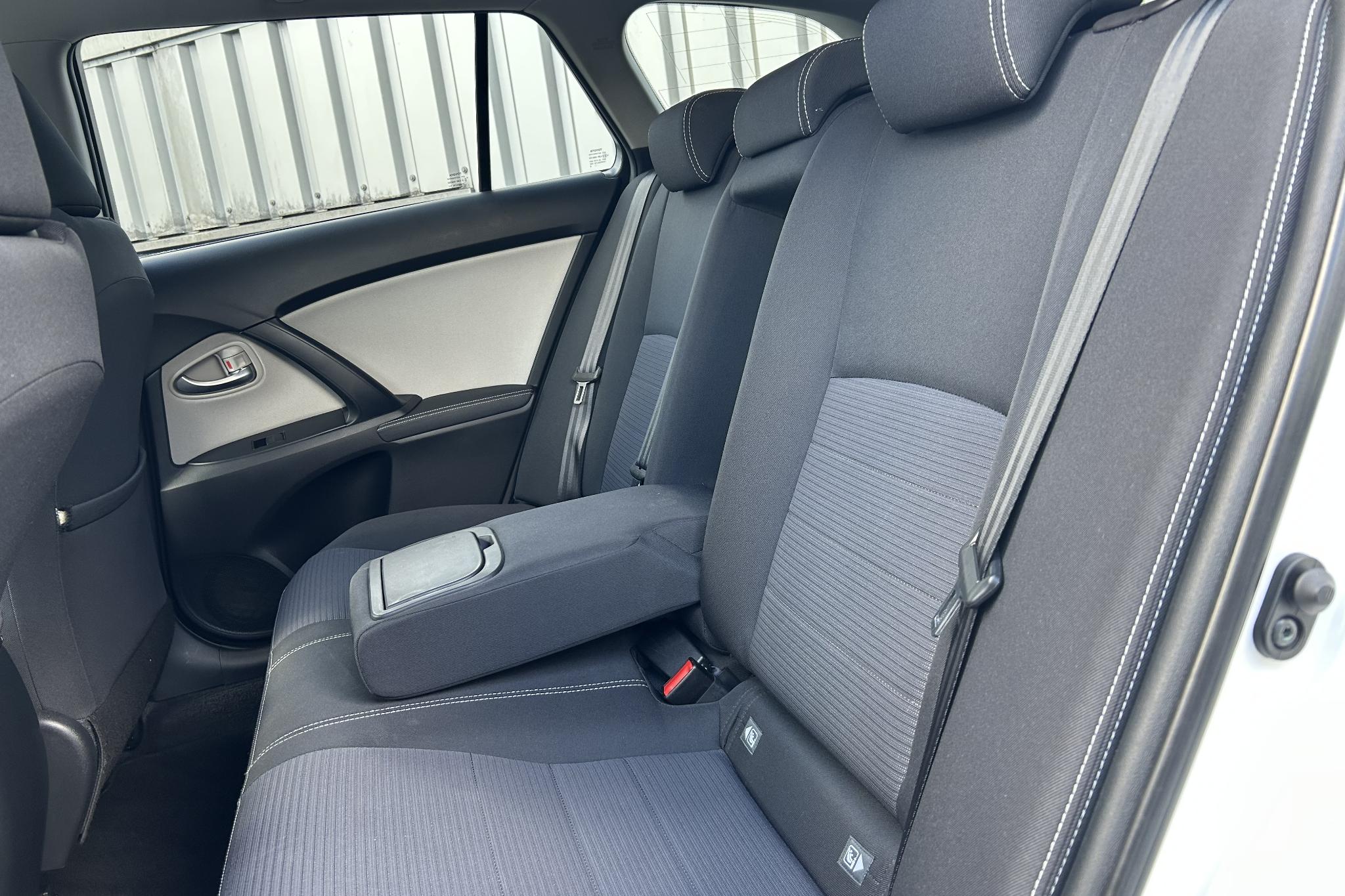 Foto van Toyota Avensis Touring Sports
