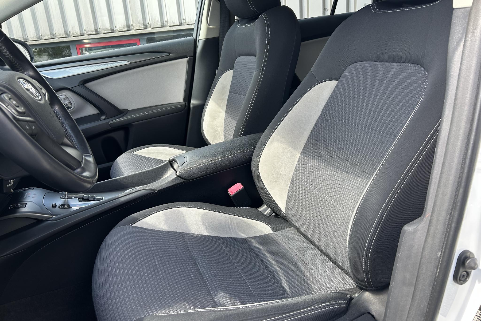 Foto van Toyota Avensis Touring Sports