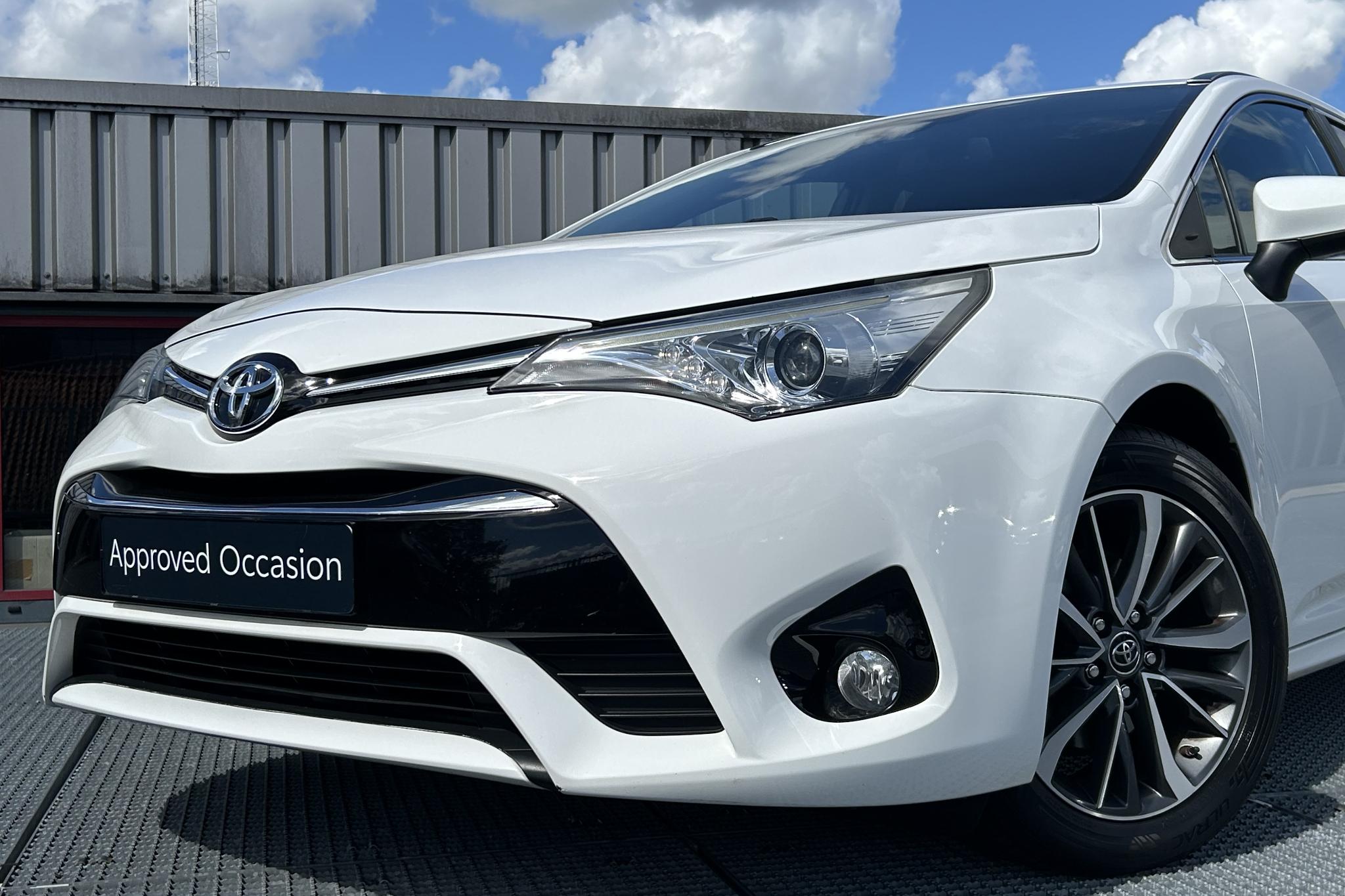 Foto van Toyota Avensis Touring Sports
