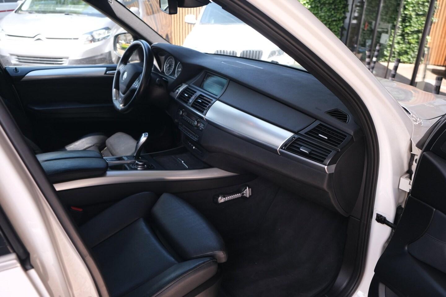 Foto van BMW X5 Xdrive50i
