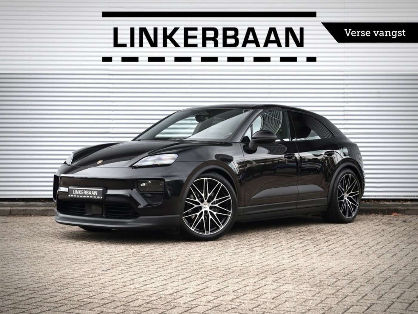 Porsche Macan 4 4 100kWh | Pano | Luchtvering | PDLS | Sport Chrono | Bose | 22 inch | NL Auto | 2024 - voorkant