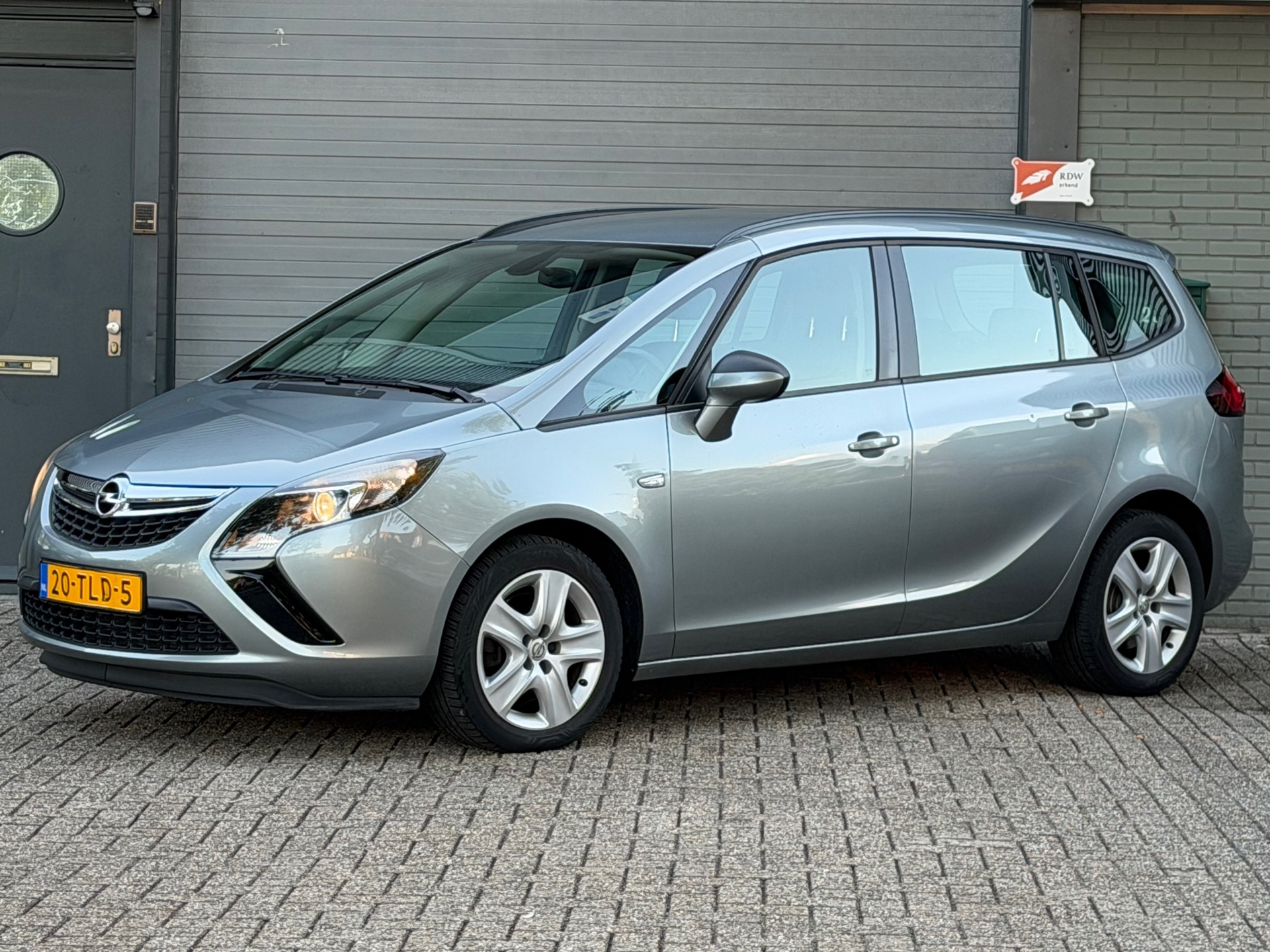 Opel Zafira Tourer 2.0 CDTI Edition 2012 - voorkant