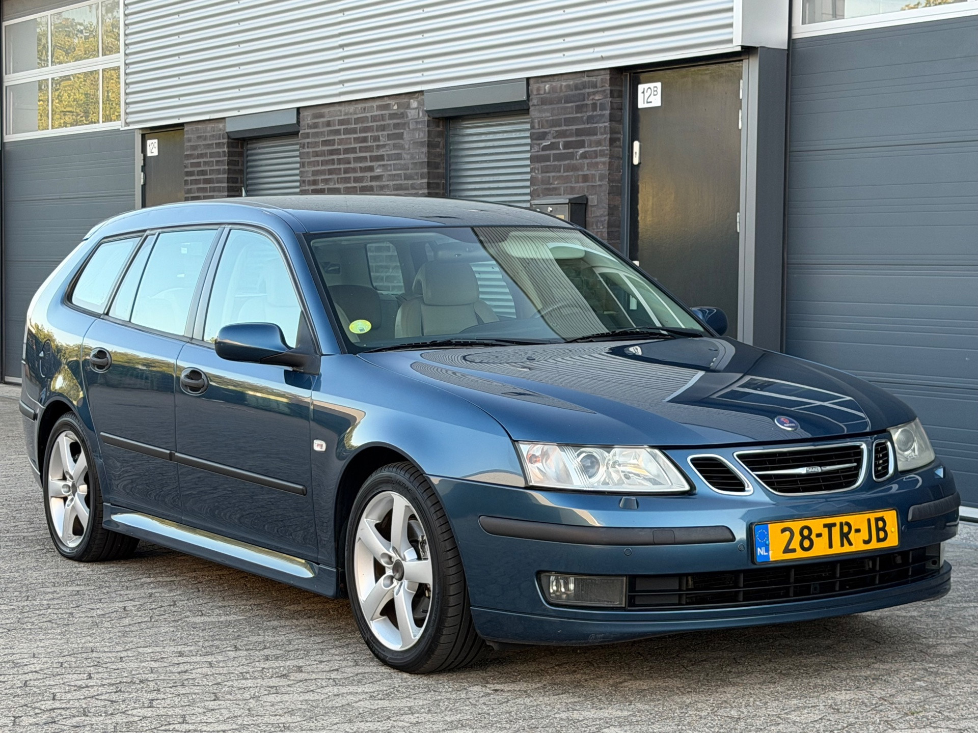 Saab Saab 9-3 2.0 T Vector M6 LEER NAVI PDC TREKHAAK 2005 - voorkant