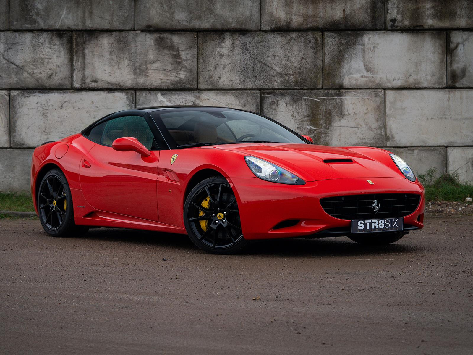 Ferrari California 4.3 V8 466PK (2010) | 18.474 km | NL Auto | 1e Eigenaar | Carbon Ceramic | Hardtop | CarPlay | Historie 2010 - voorkant