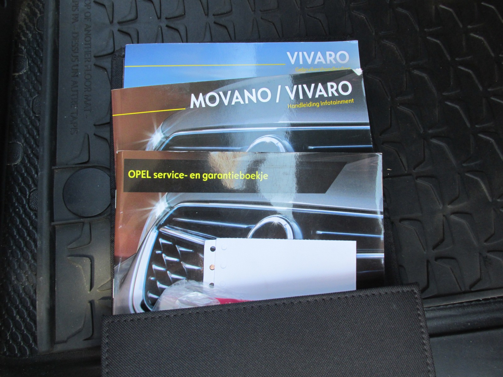 Foto van Opel Vivaro-b