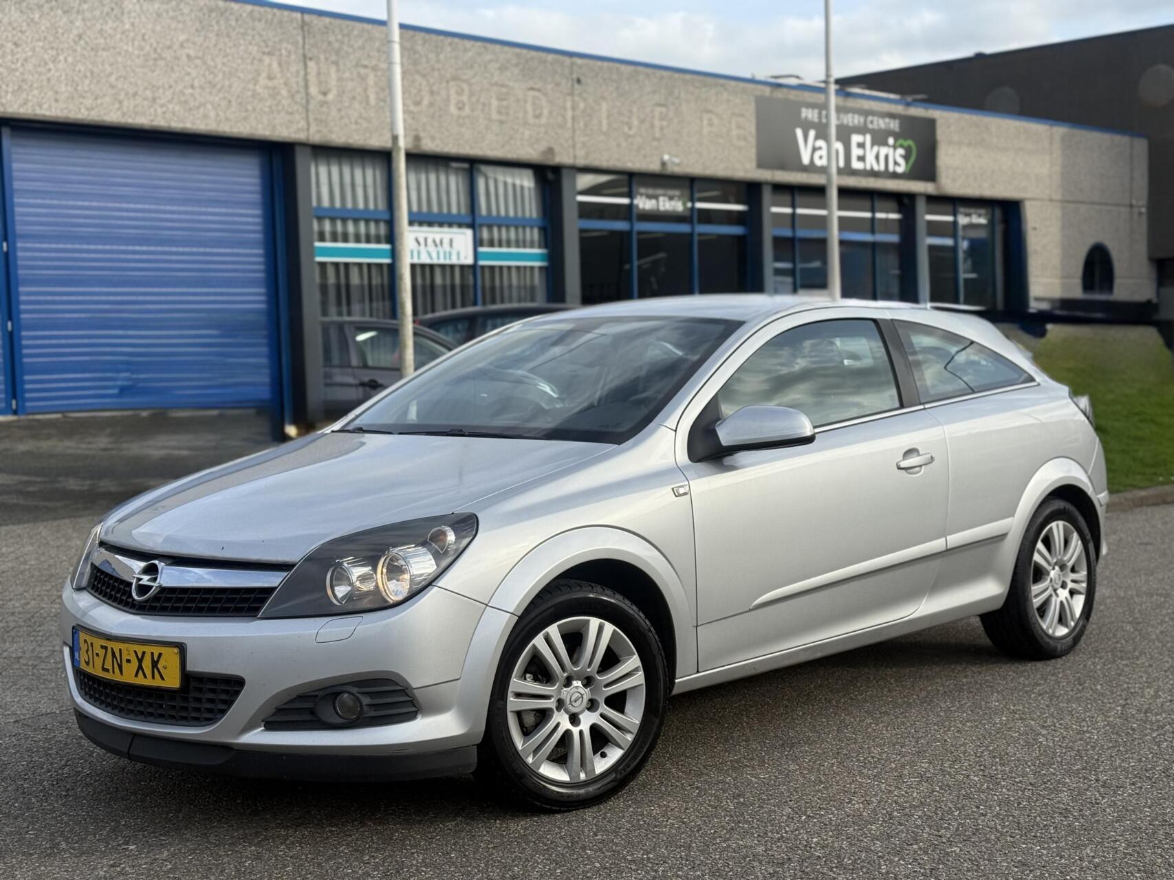 Opel Astra GTC 1.6 Executive Sport AUTOMAAT Airco/Cruise/Nav 2008 - voorkant