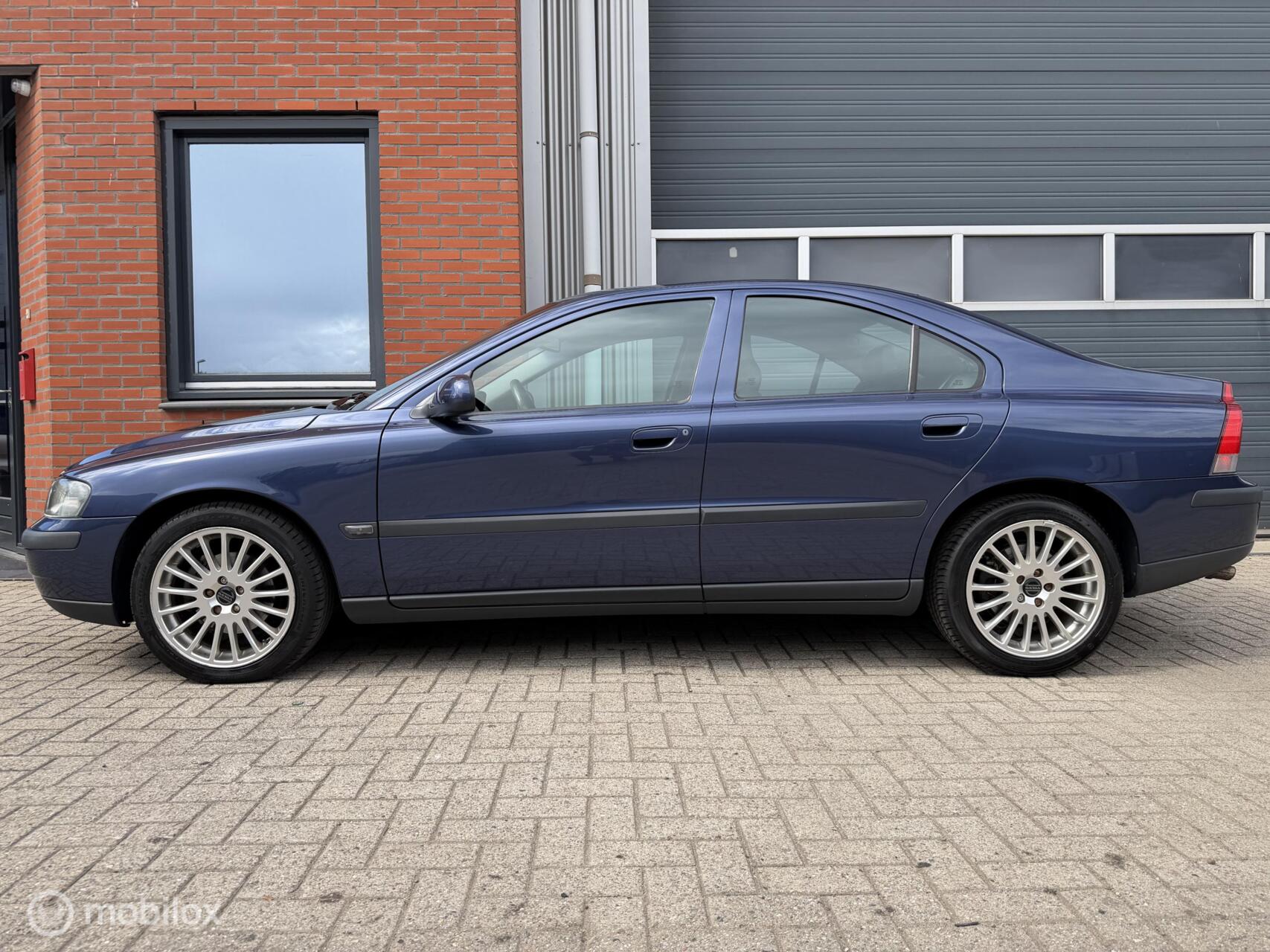Volvo S60 2.4 Edition Automaat - youngtimer - dealer o.h. 2000 - voorkant