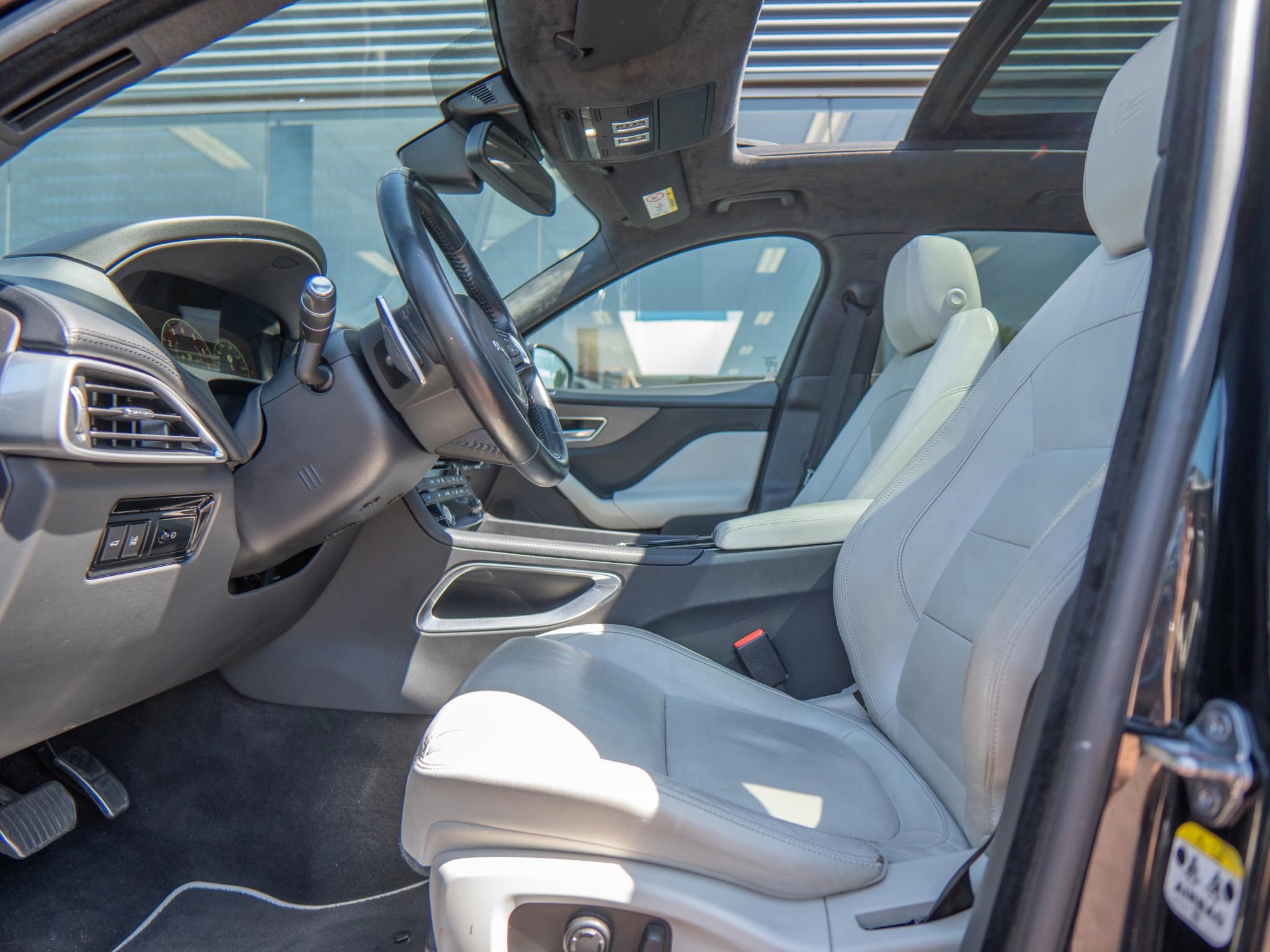 Foto van Jaguar Jaguar F-pace