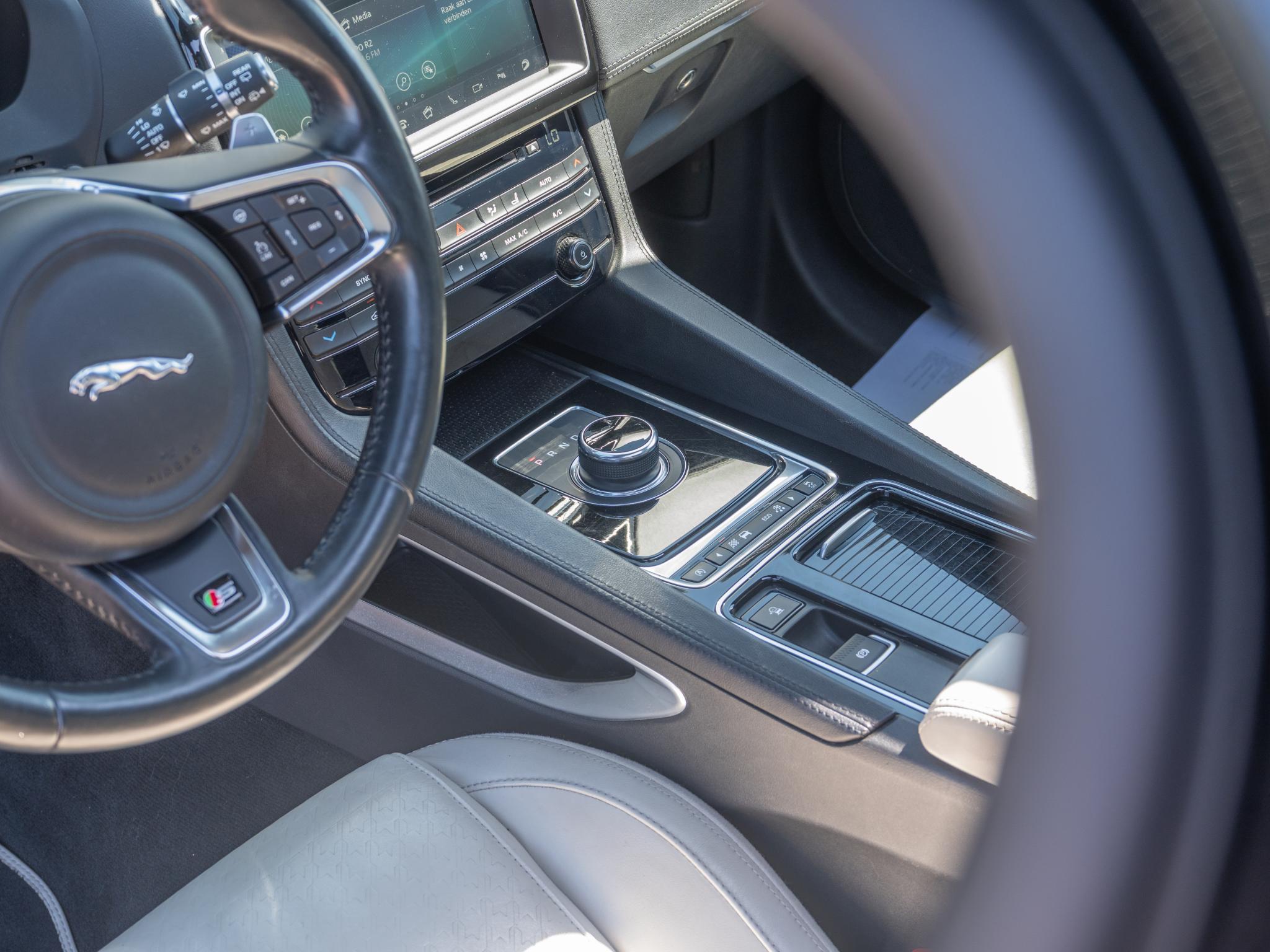 Foto van Jaguar Jaguar F-pace