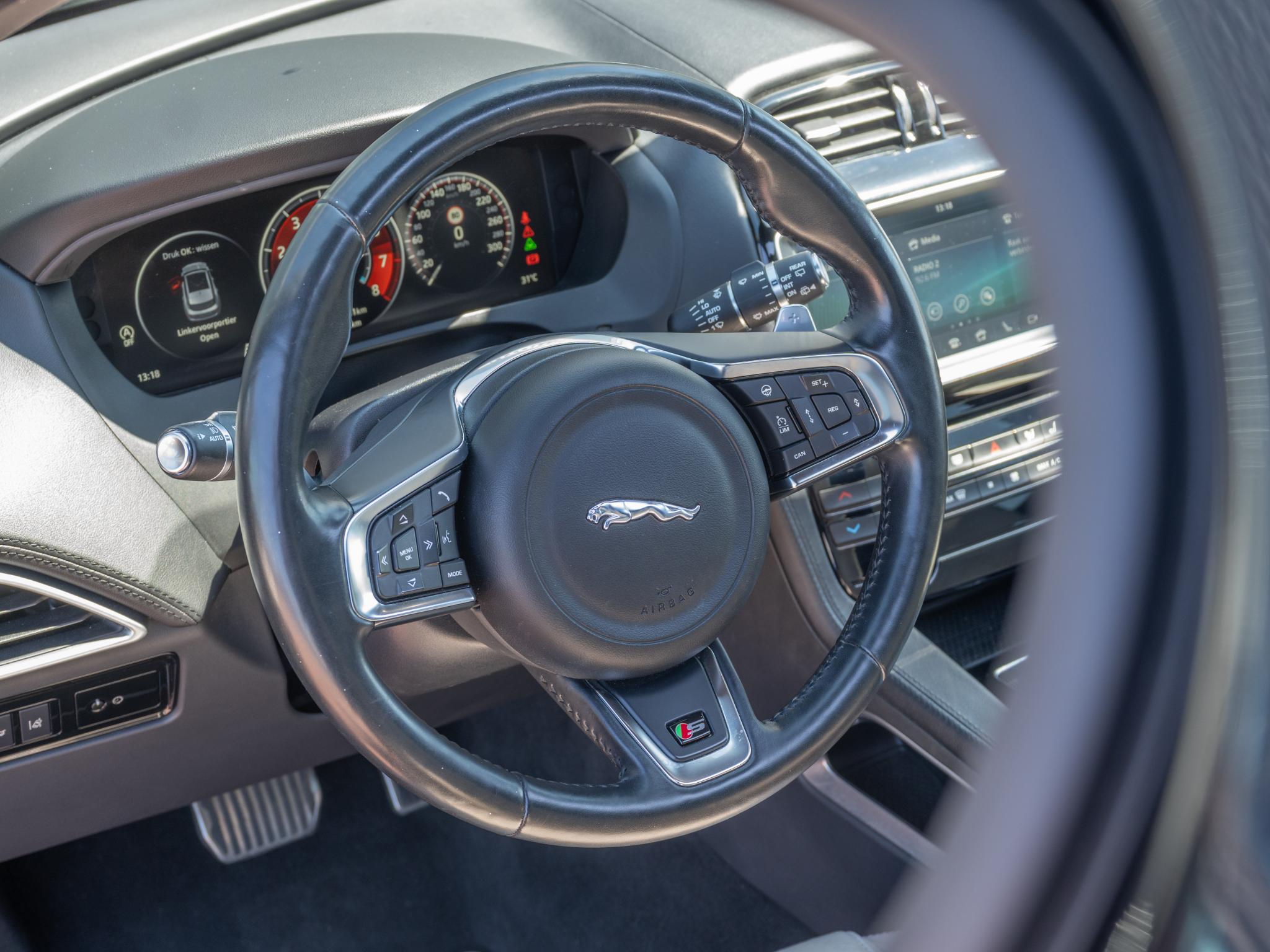 Foto van Jaguar Jaguar F-pace