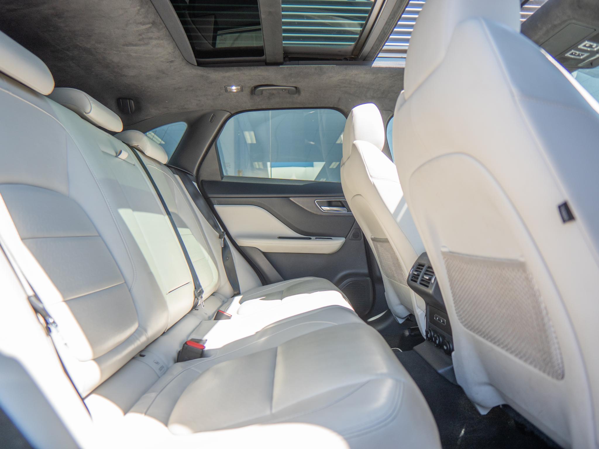 Foto van Jaguar Jaguar F-pace