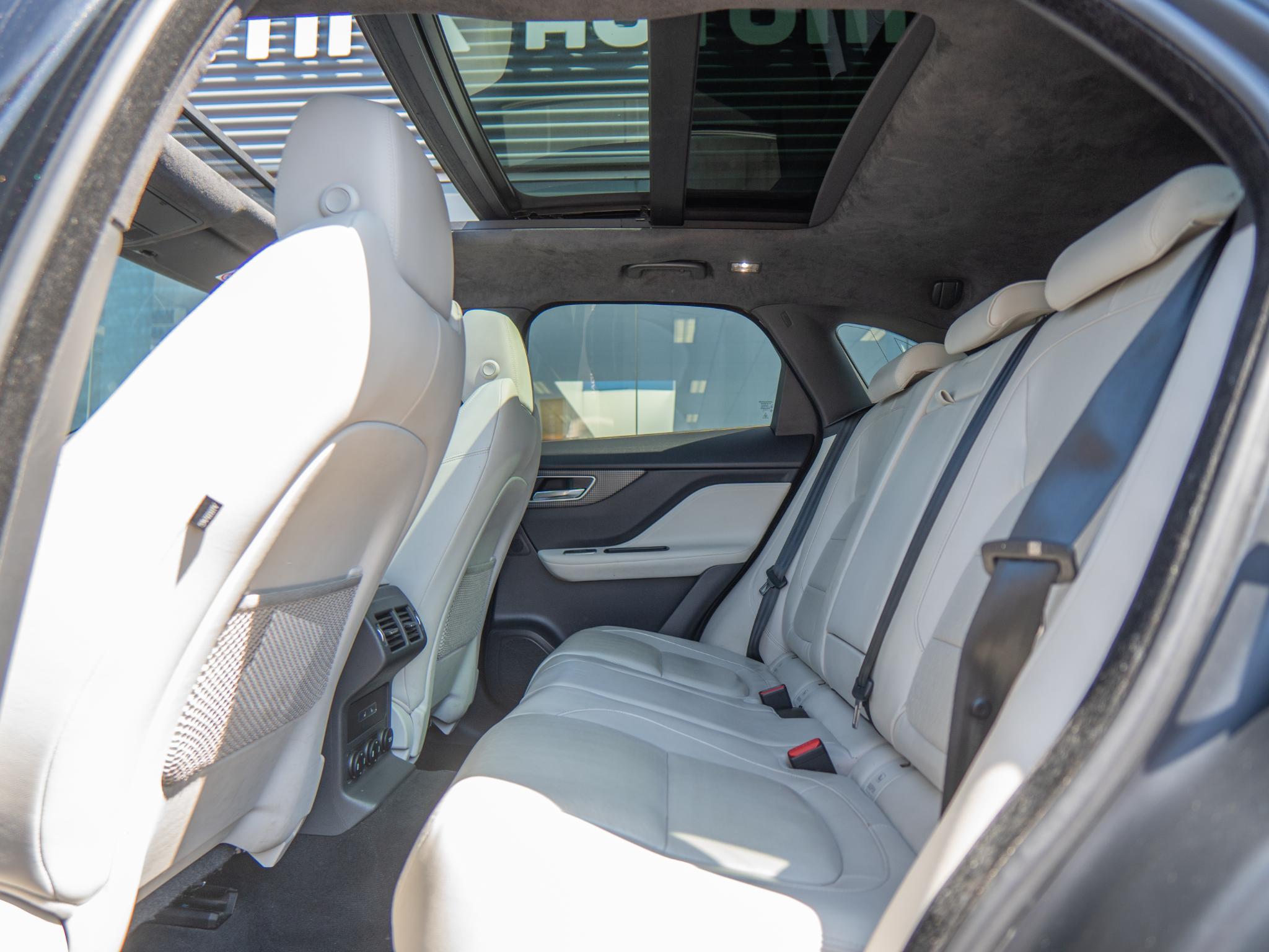 Foto van Jaguar Jaguar F-pace