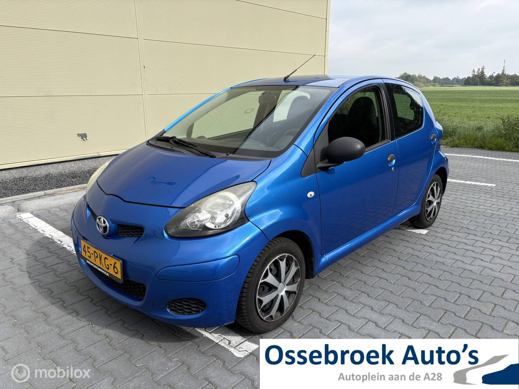 Toyota Toyota Aygo 1.0-12V Access 5drs Stuurbkr 214dkm 2011 - voorkant