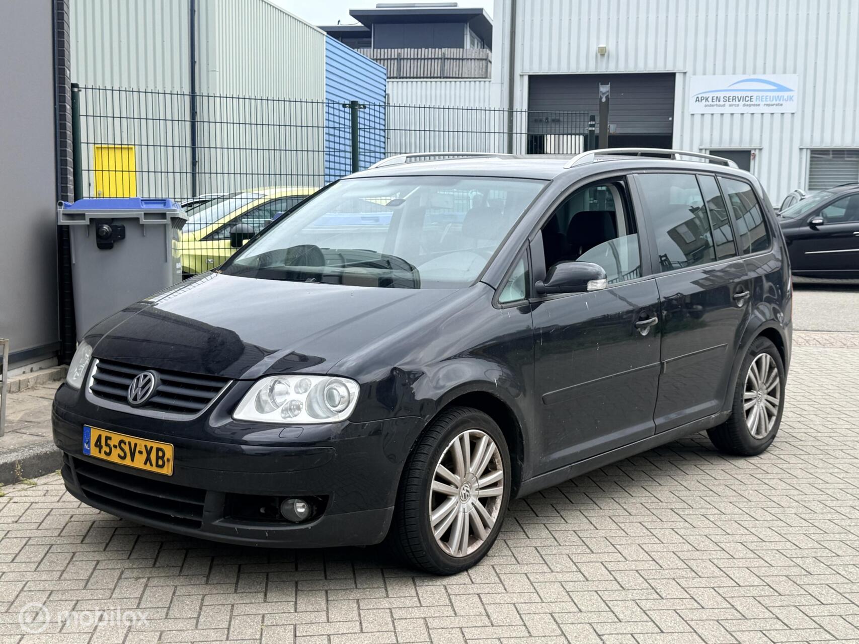 Volkswagen Touran 2.0-16V FSI Highline 2006 - voorkant