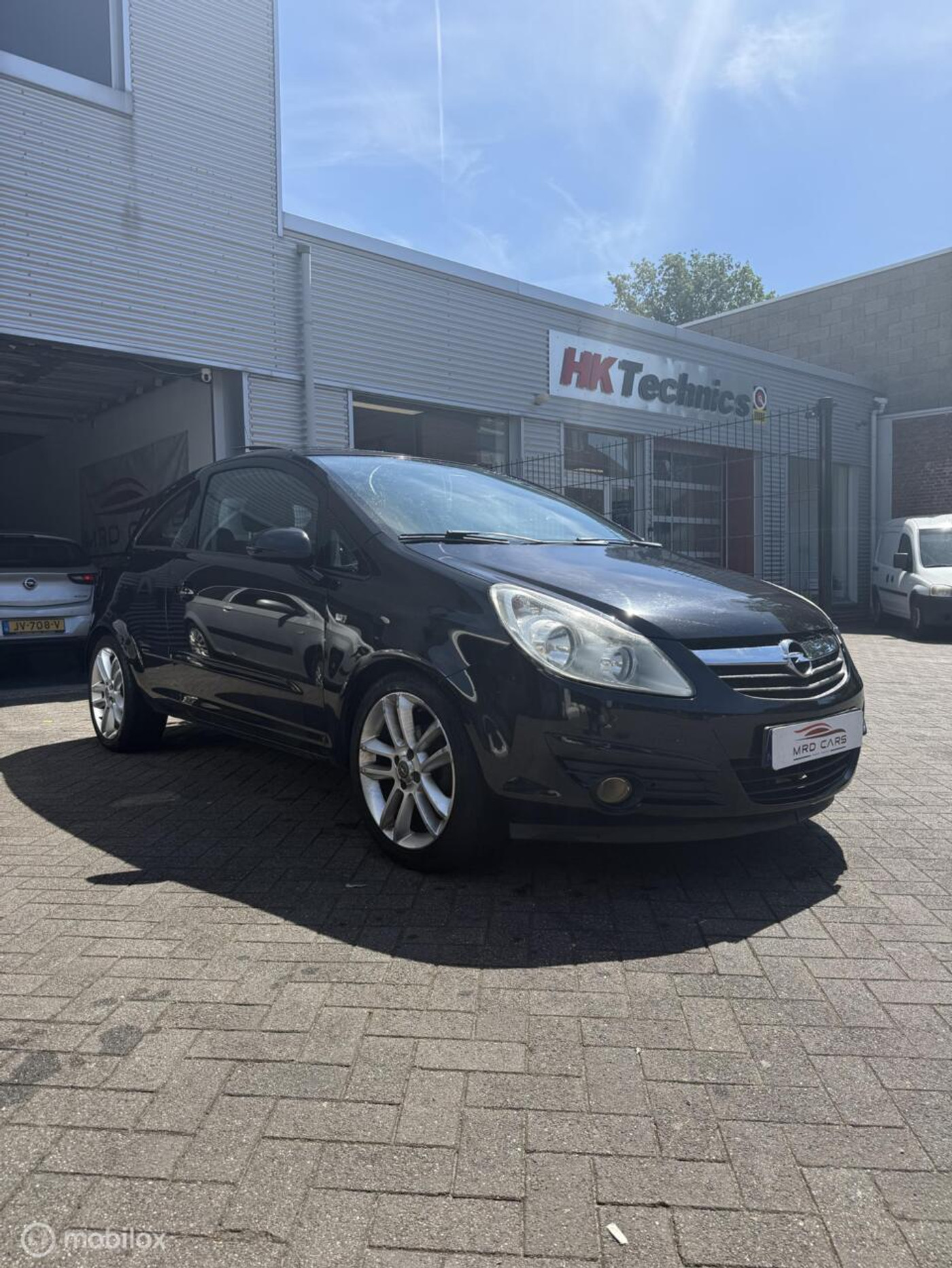 Opel Corsa 1.4-16V Sport 2007 - voorkant