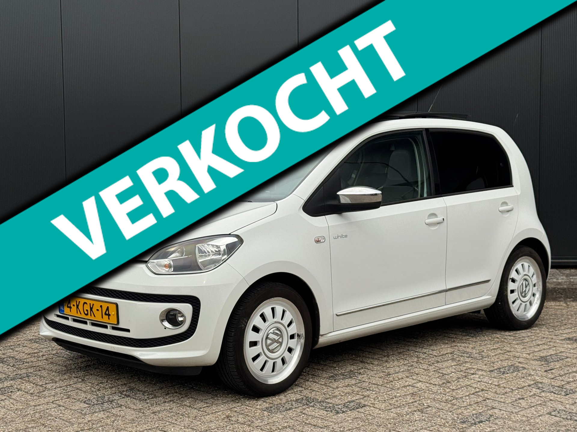 Volkswagen Up 1.0 high up! BlueMotion | Pano-dak | Stoelverwarming | Park. Sensoren | Orig. NL | NAP | Half Leder | COMPLEET! 2013 - voorkant