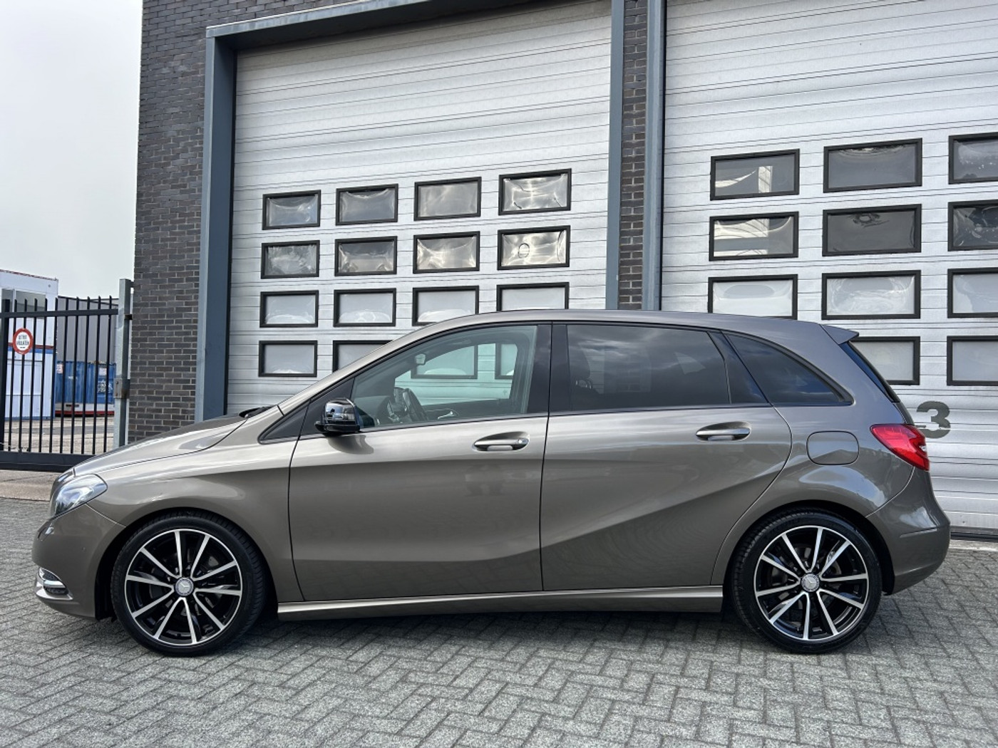 Foto van Mercedes-Benz B 200