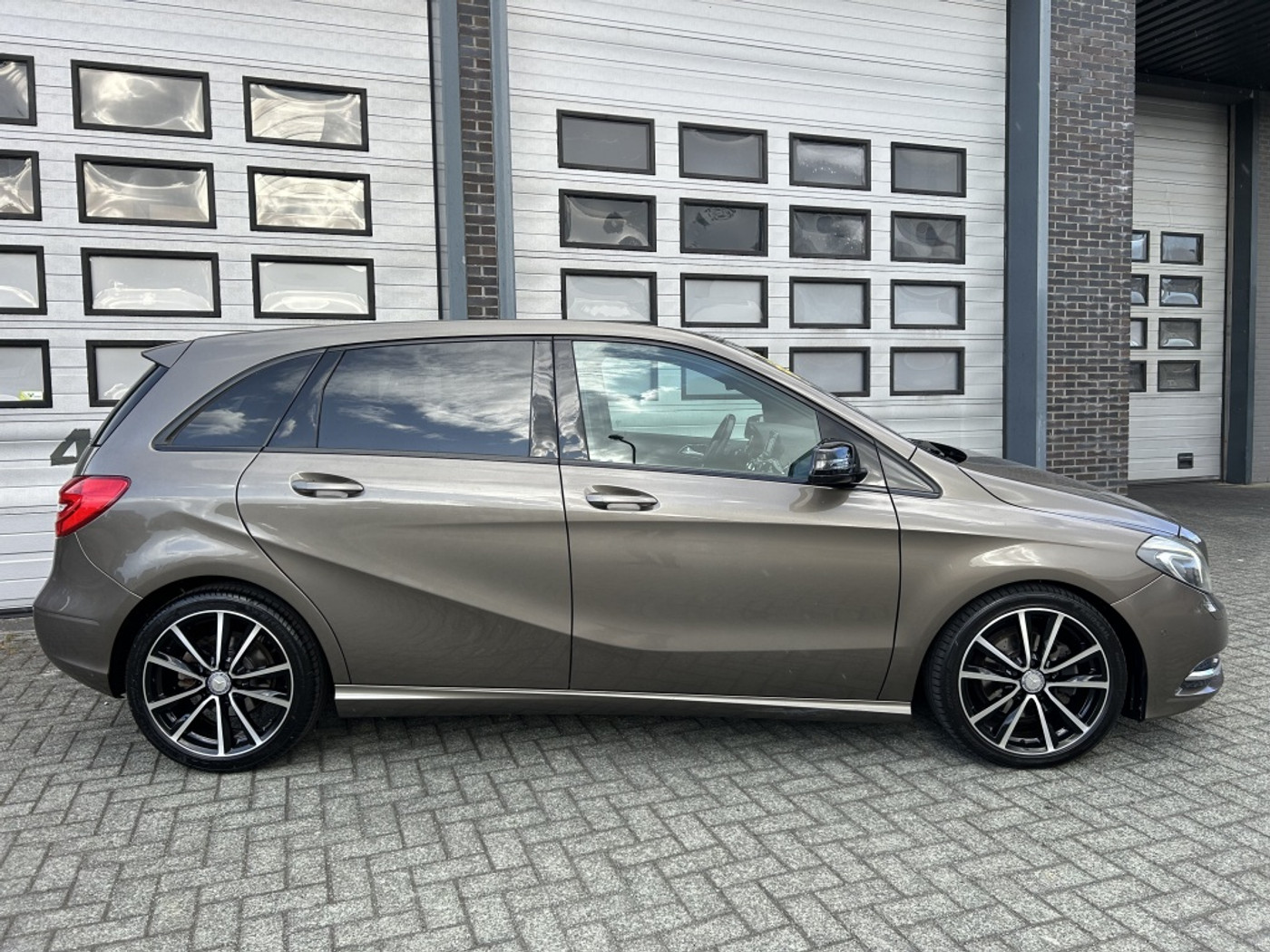 Foto van Mercedes-Benz B 200