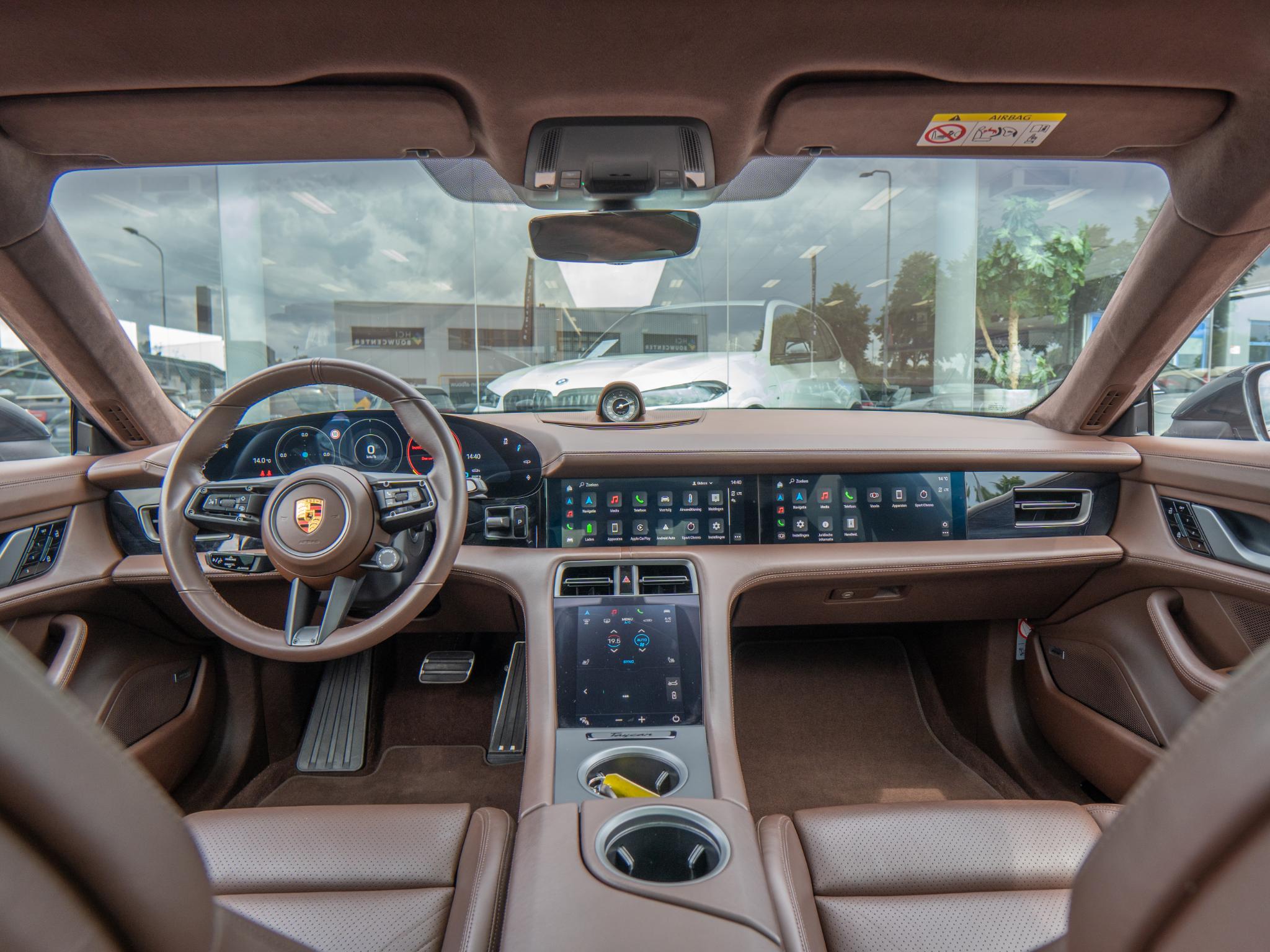 Foto van Porsche Taycan Turbo