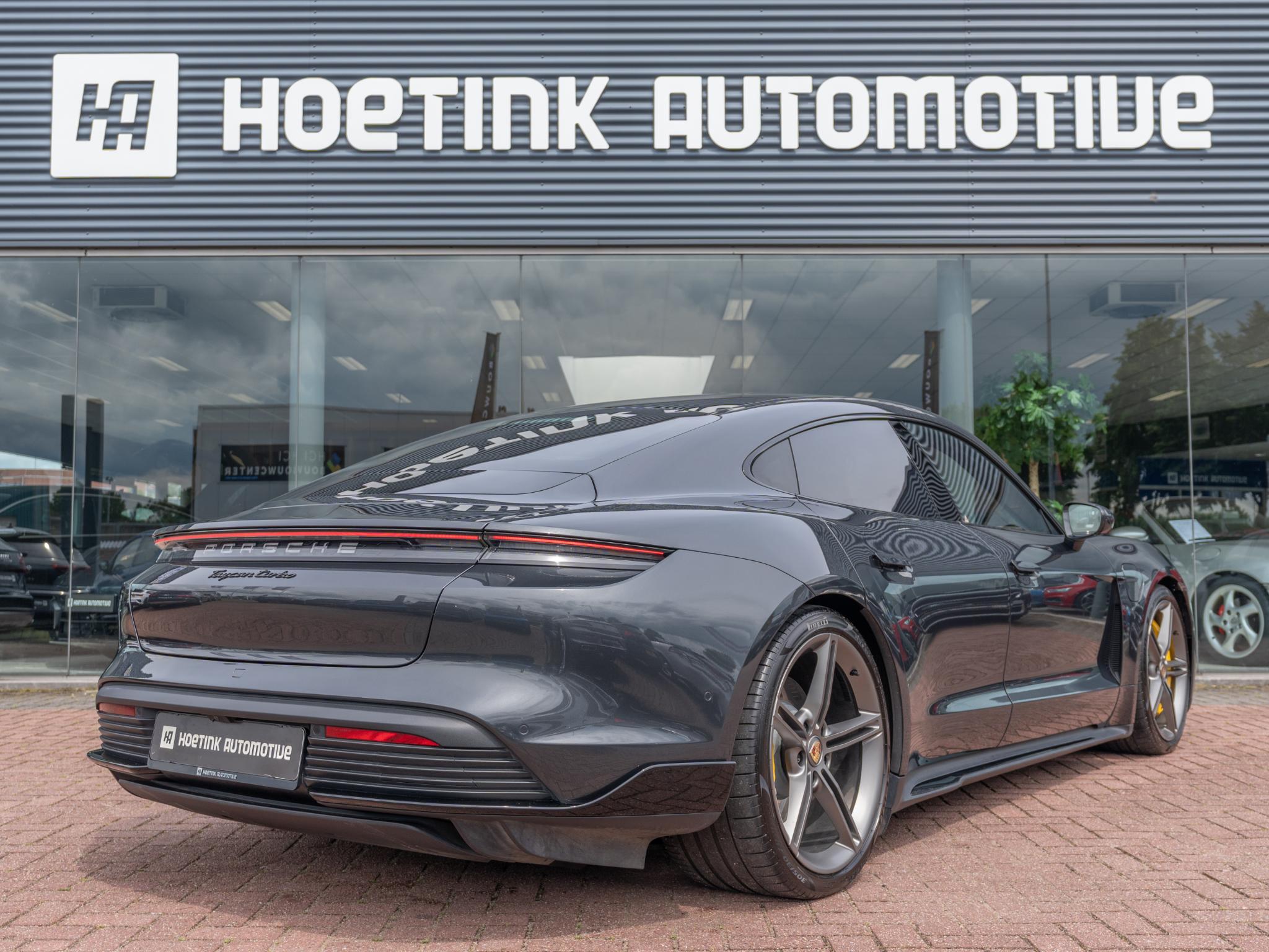 Foto van Porsche Taycan Turbo