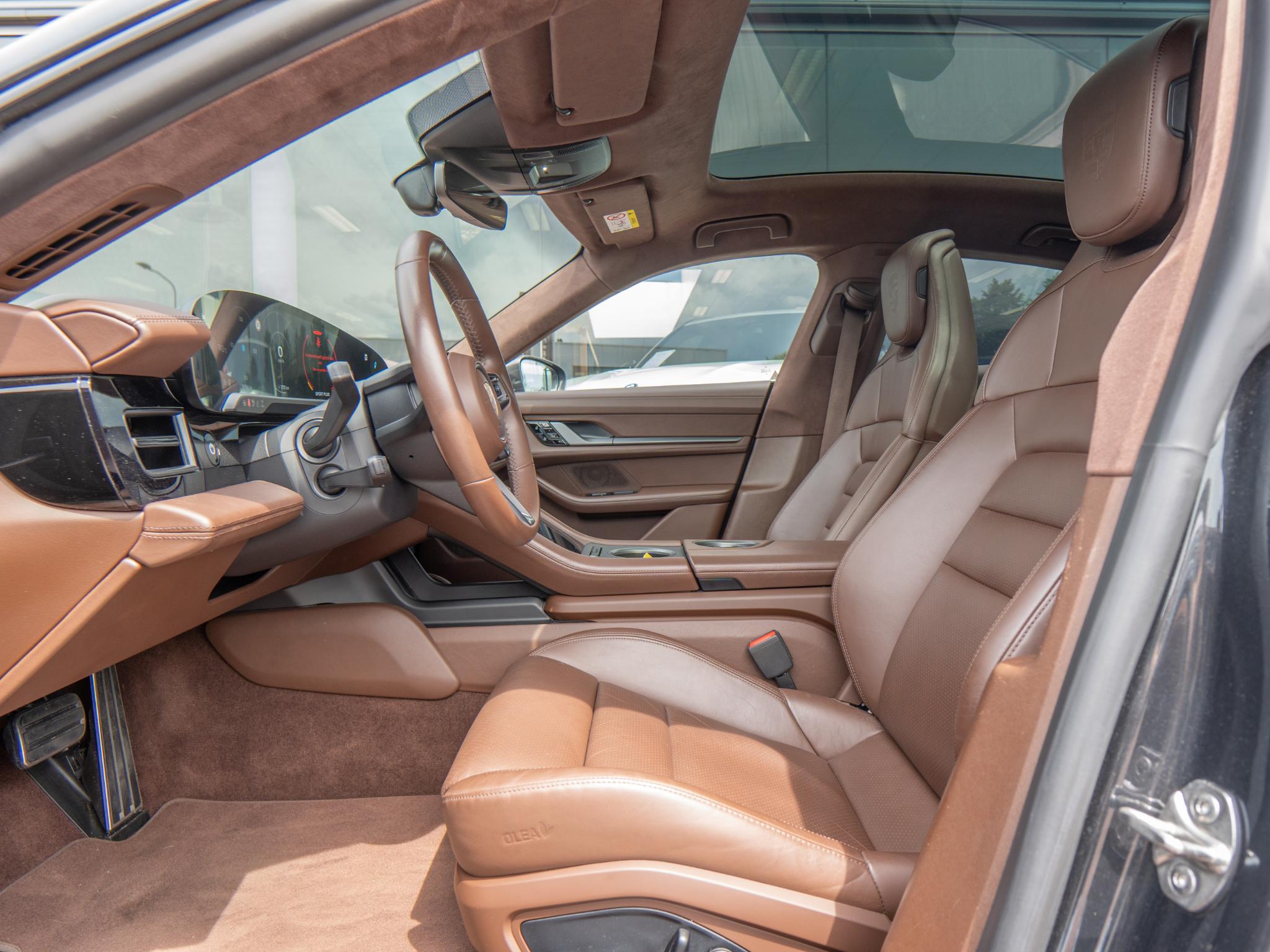 Foto van Porsche Taycan Turbo