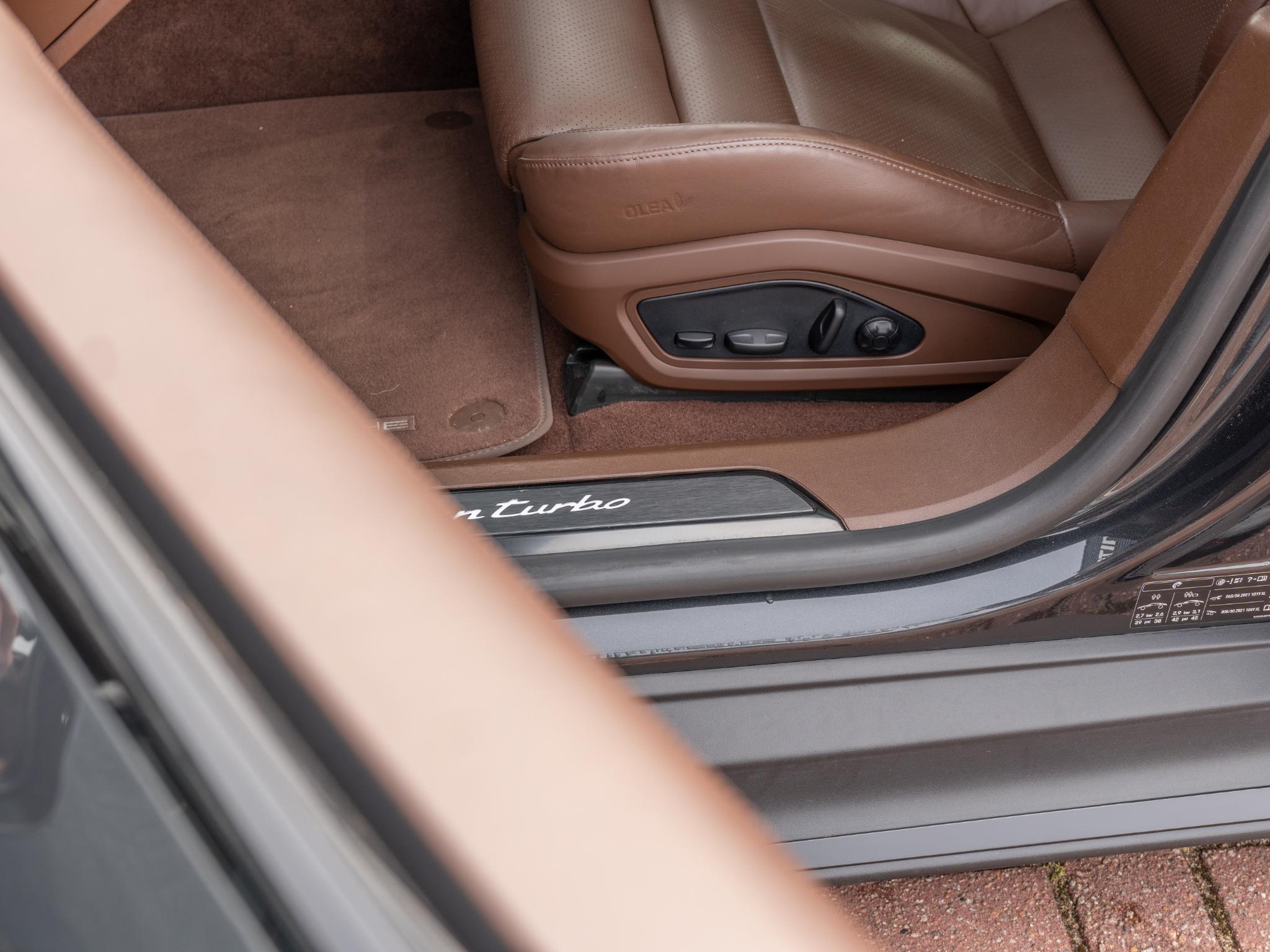 Foto van Porsche Taycan Turbo