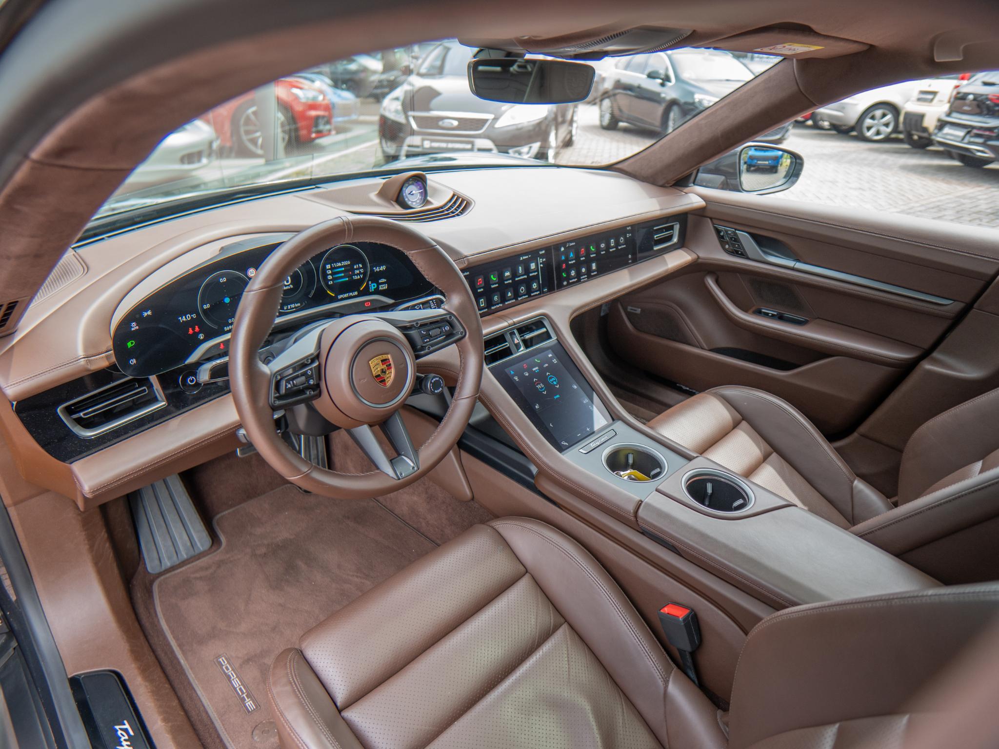 Foto van Porsche Taycan Turbo