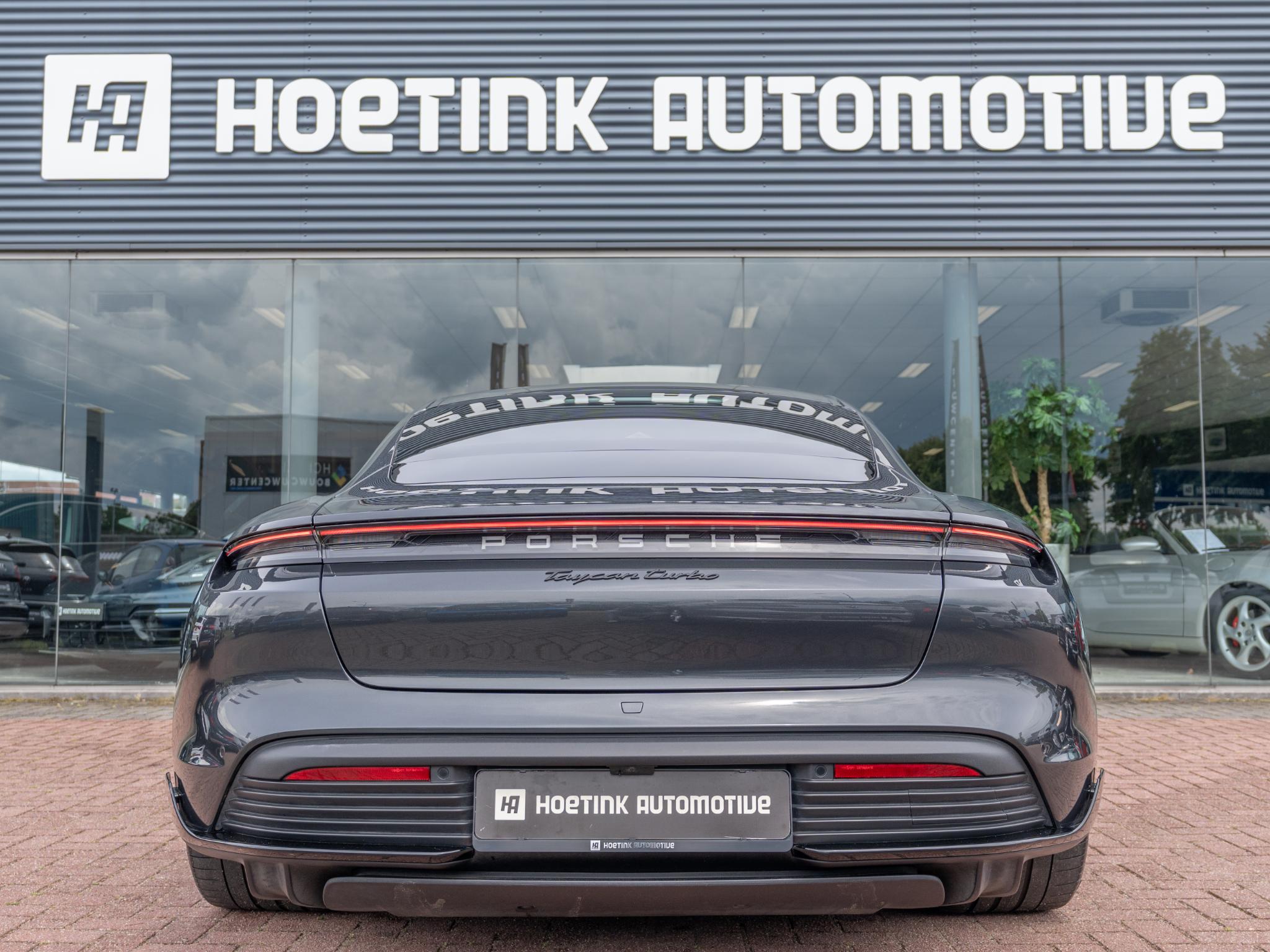 Foto van Porsche Taycan Turbo