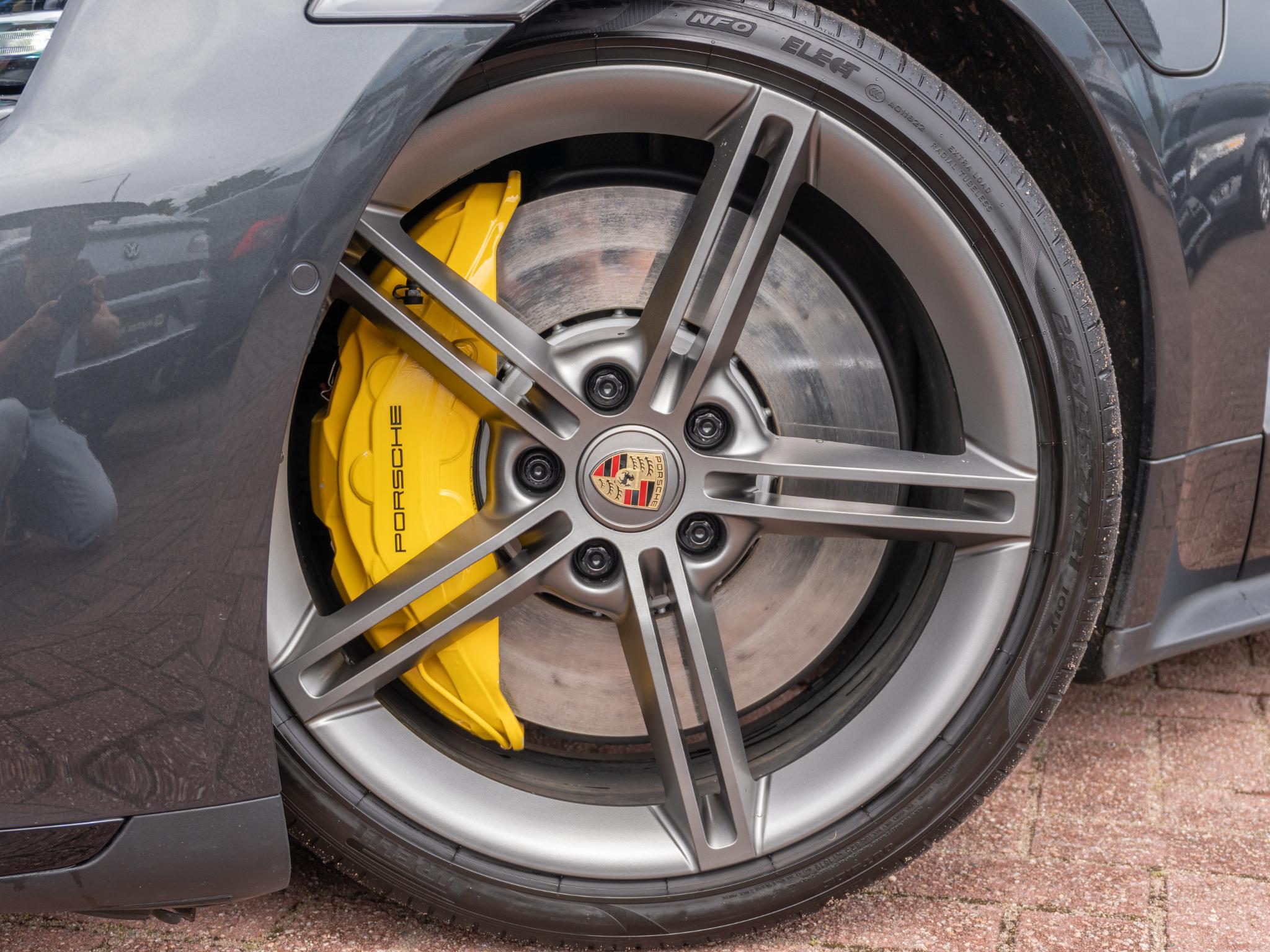 Foto van Porsche Taycan Turbo