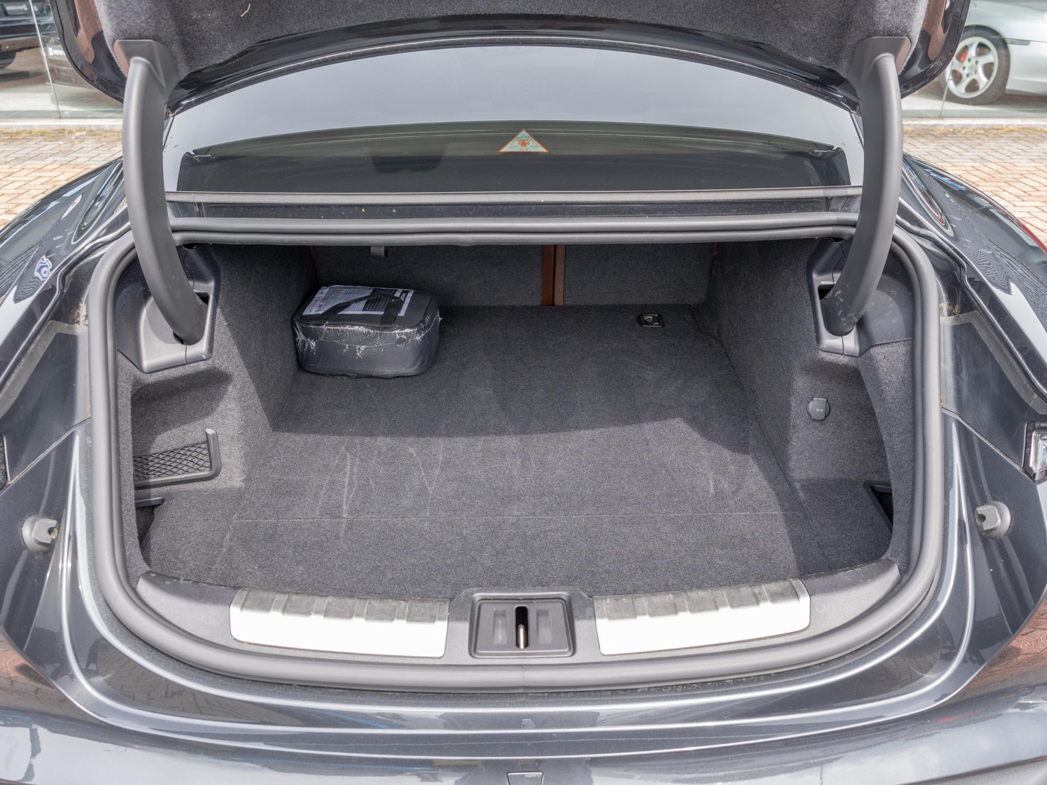 Foto van Porsche Taycan Turbo
