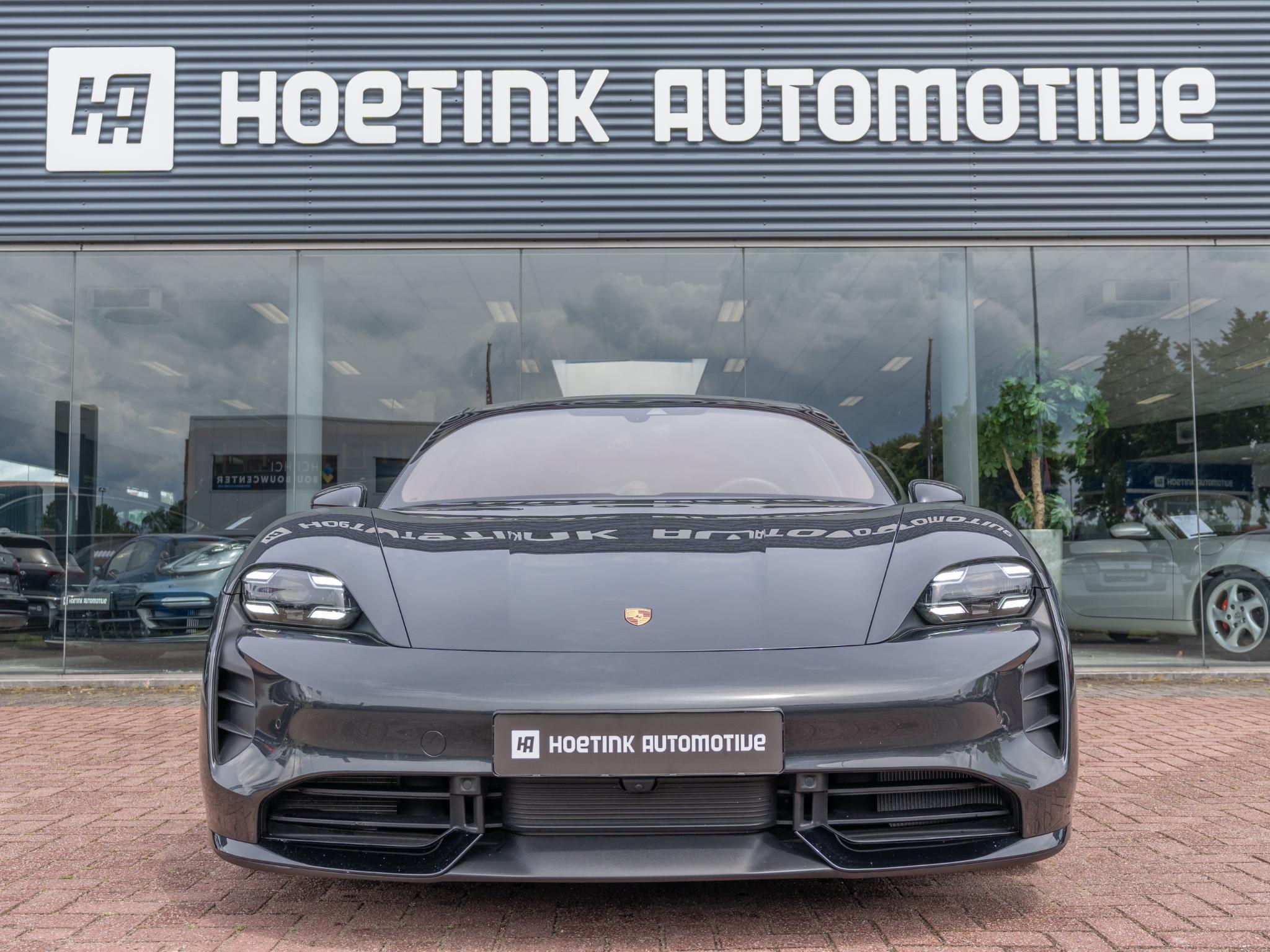 Foto van Porsche Taycan Turbo