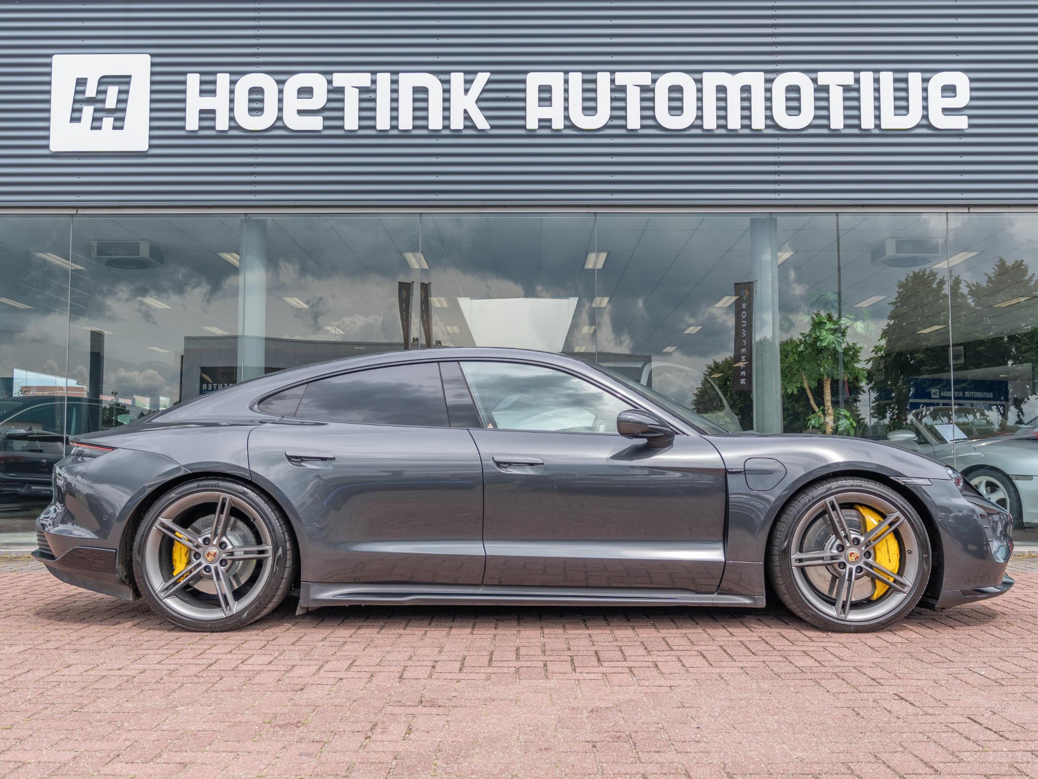 Foto van Porsche Taycan Turbo