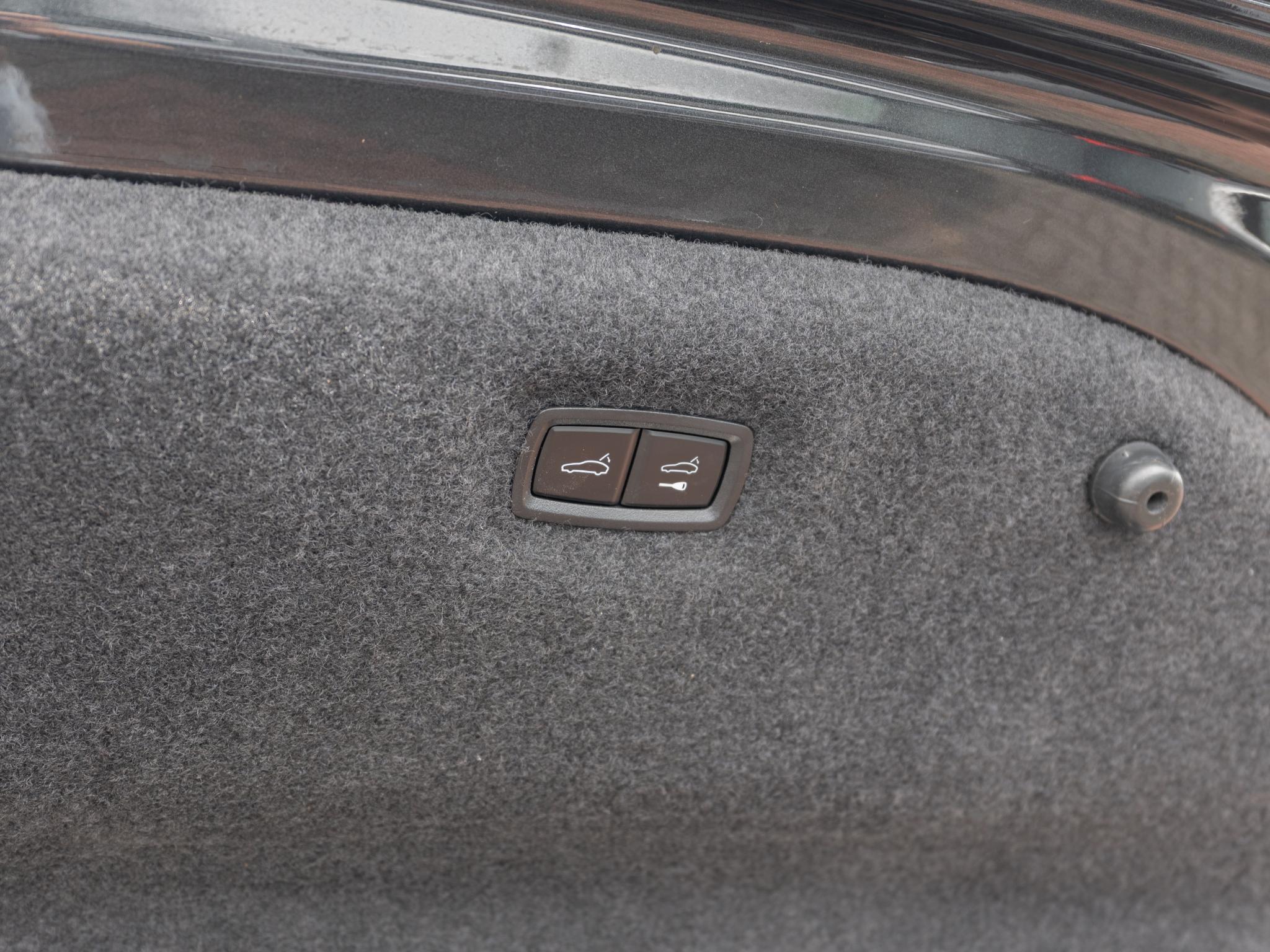 Foto van Porsche Taycan Turbo