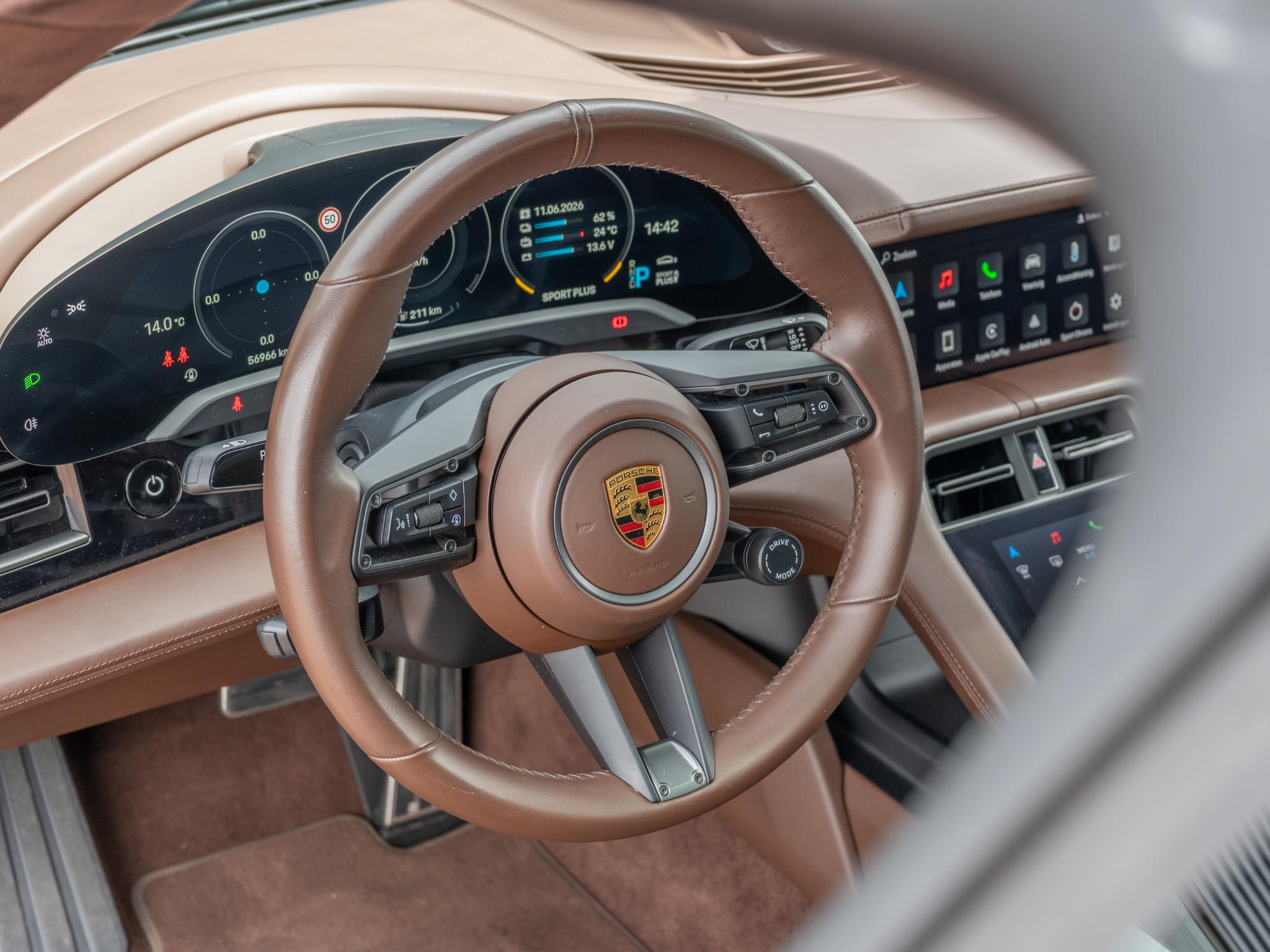 Foto van Porsche Taycan Turbo