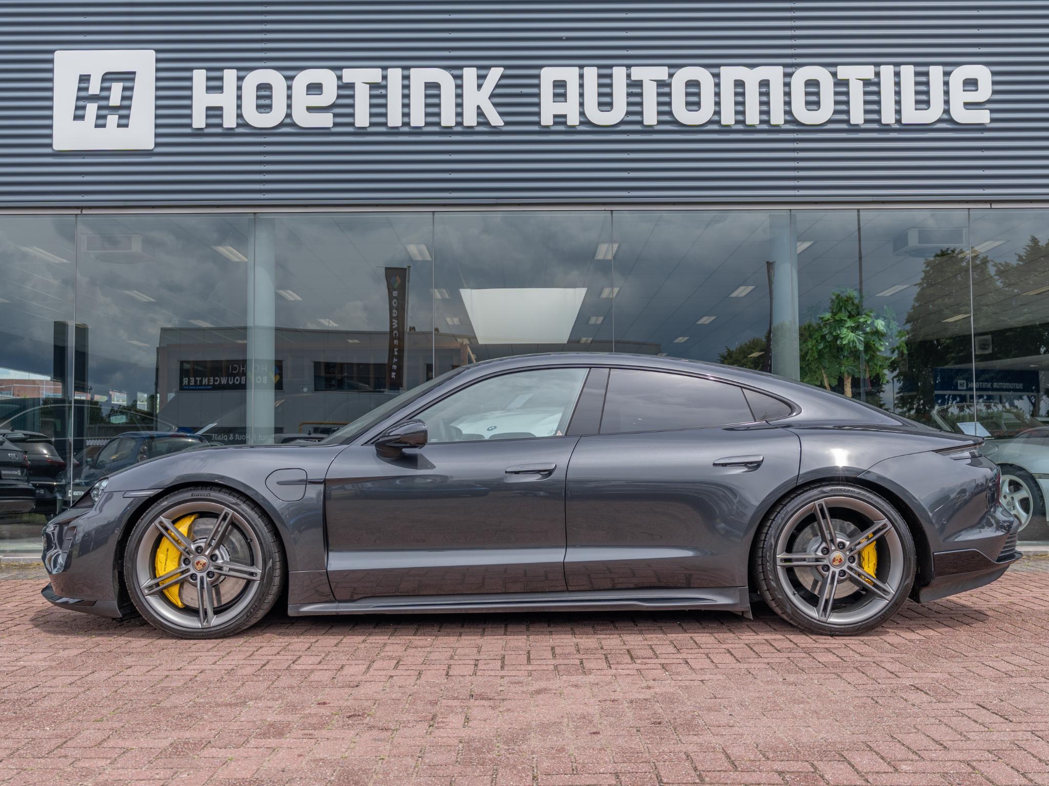 Foto van Porsche Taycan Turbo